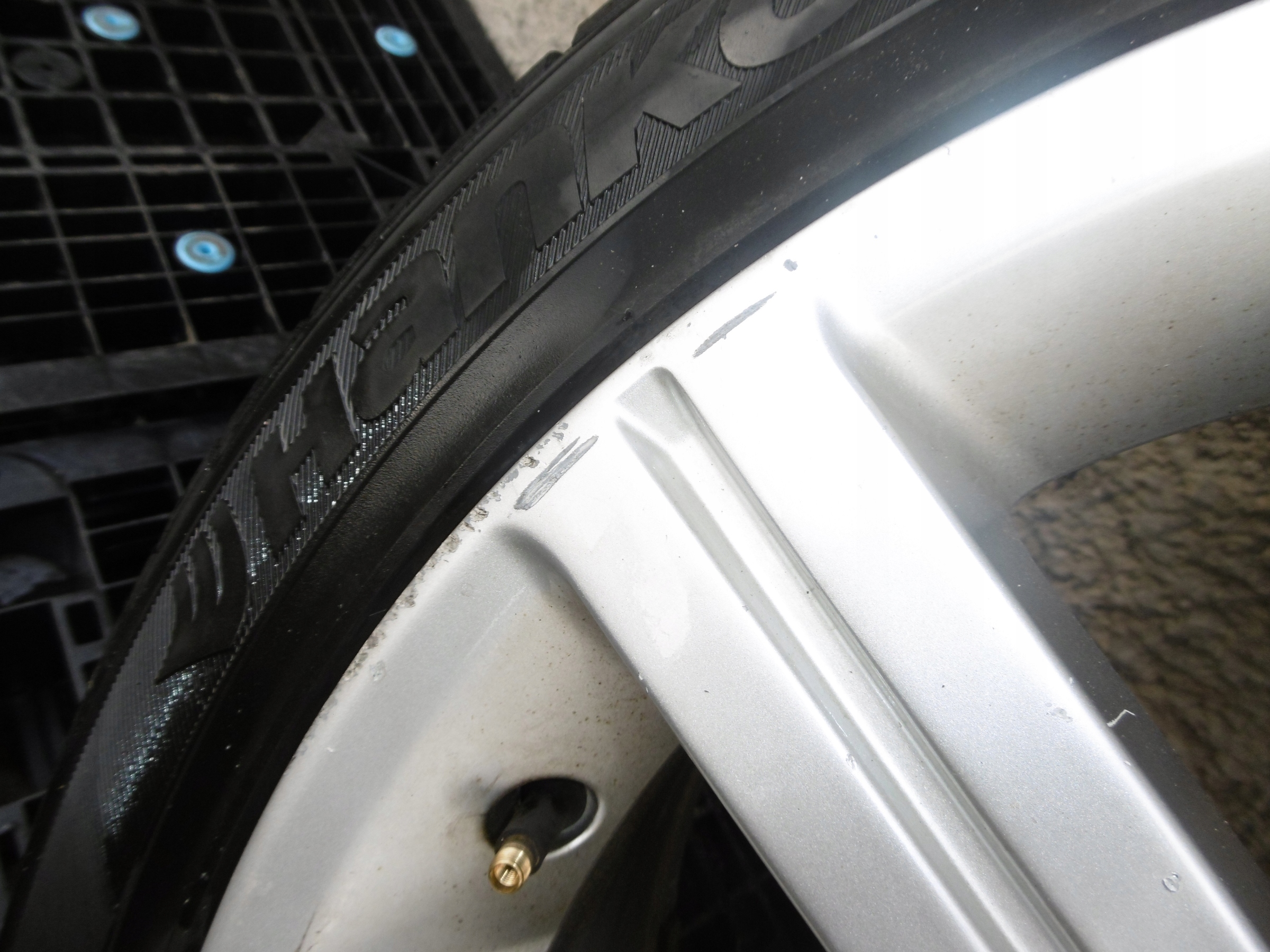 disc + tyre R 20 275/40 LAND RANGE ROVER