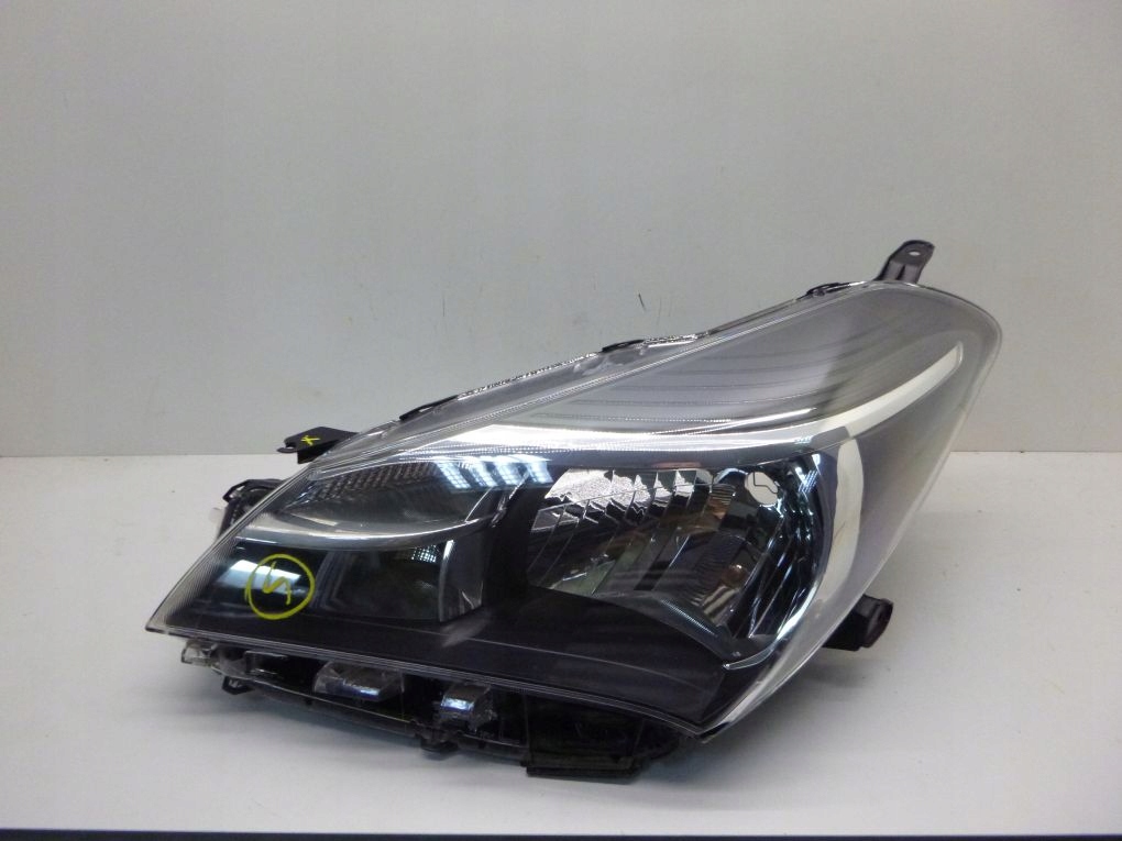 TOYOTA YARIS III LIFT 13- light front left