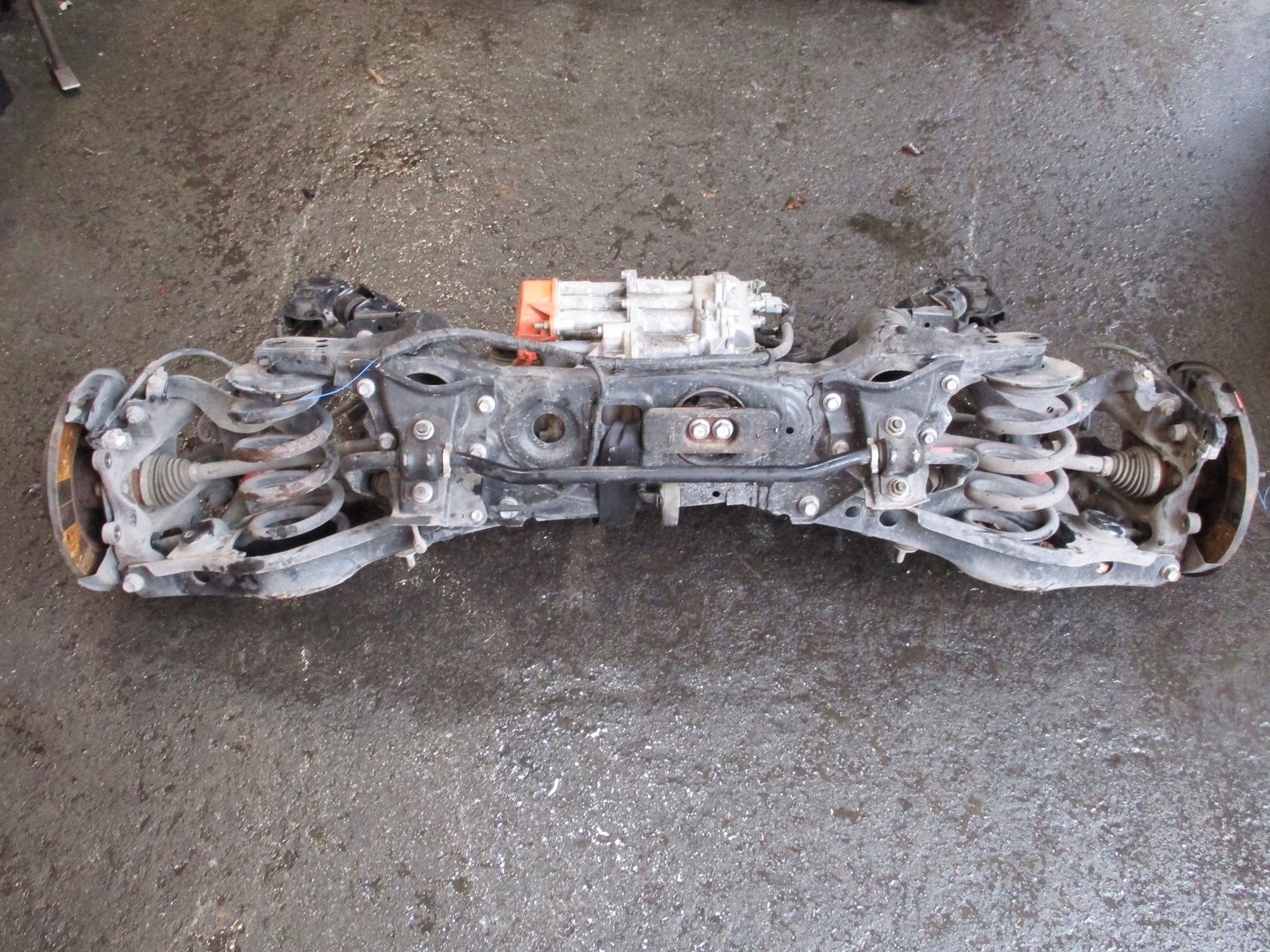 Zawieszenie oś tylna LEXUS NX 300 NX300 2,5i hybr Producent części Lexus OE