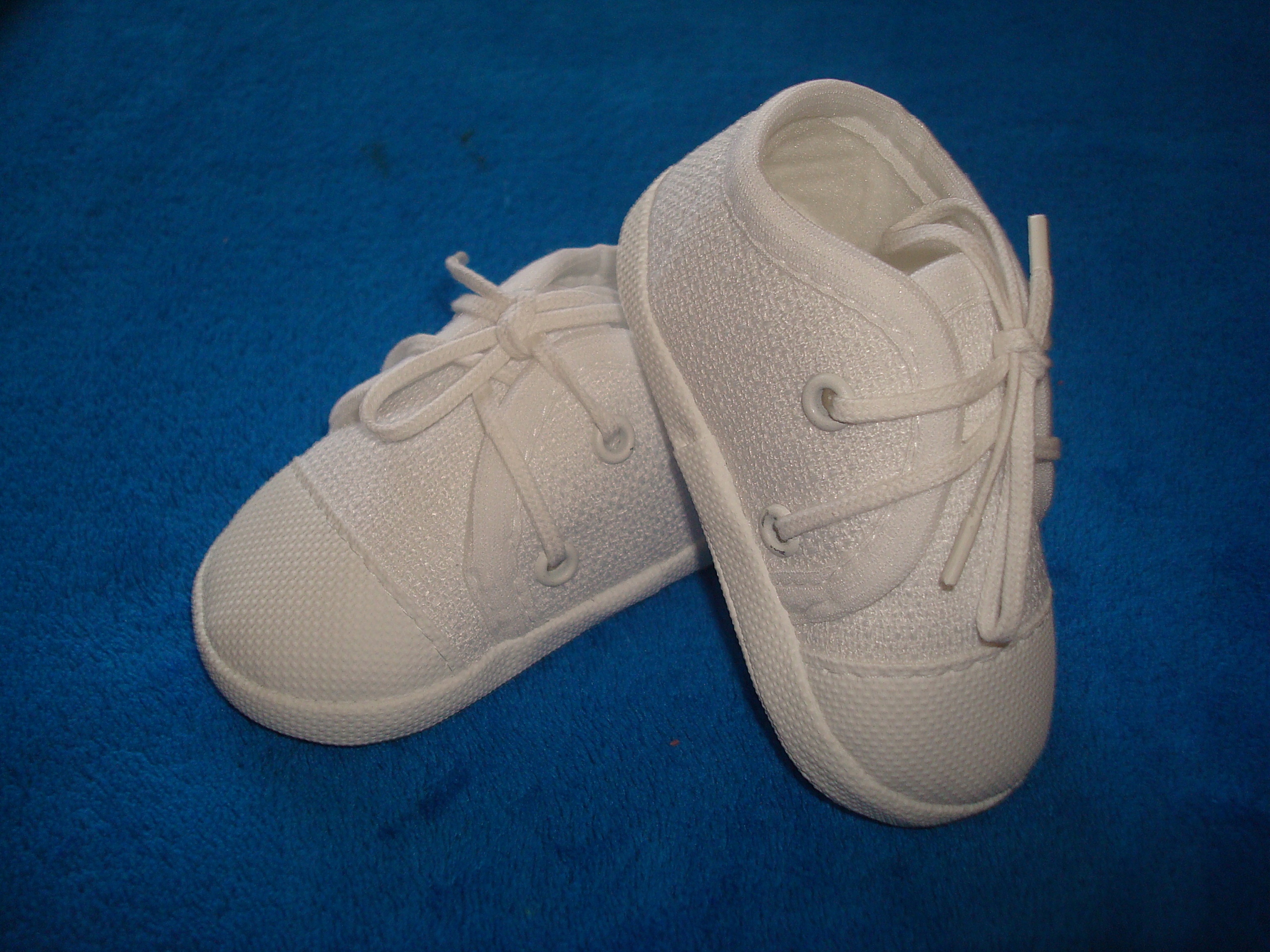 BUCIKI BUTY TRAMPKI na chrzest do chrztu r.11 Kolor czerwony