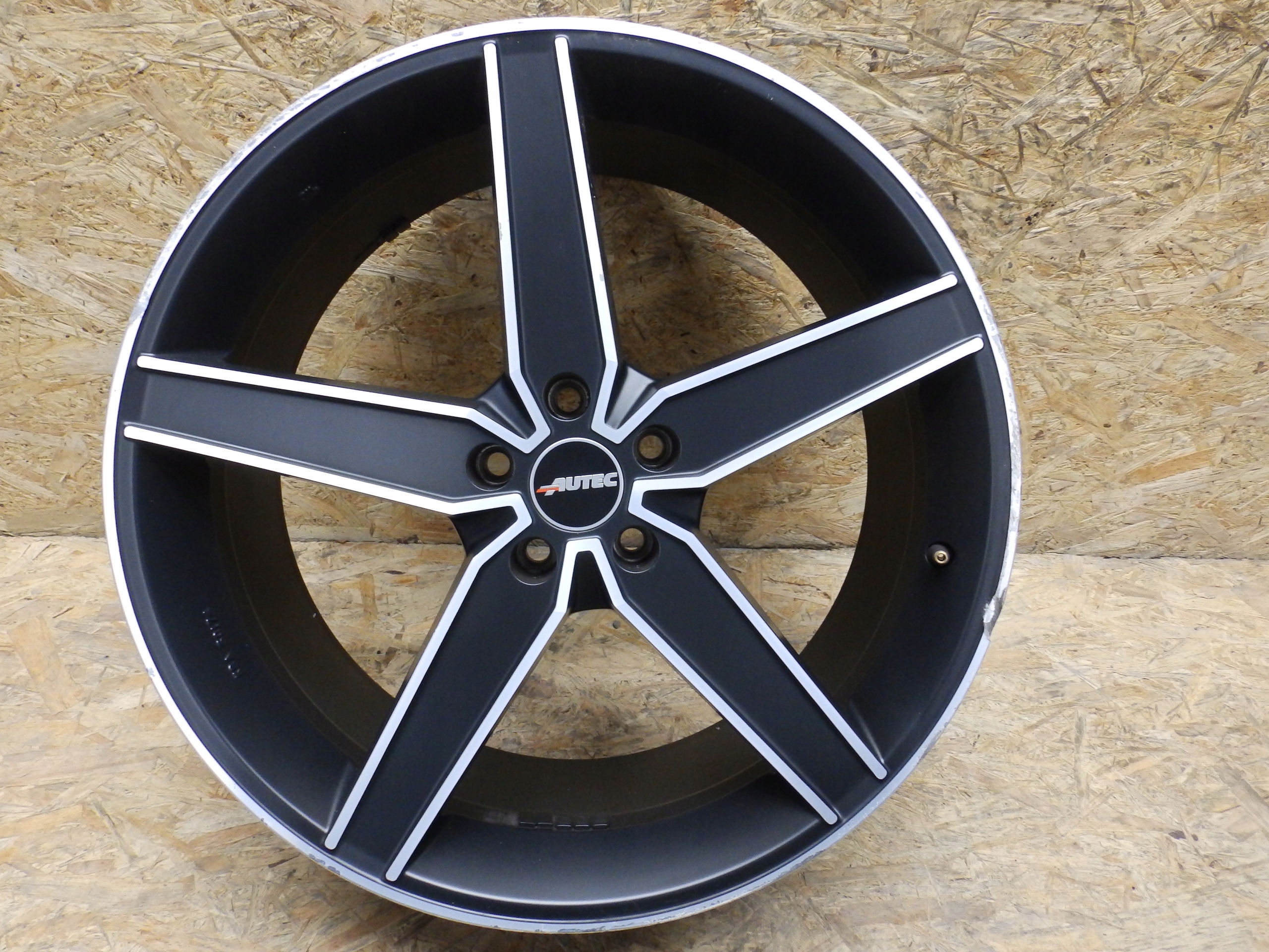 Felga Autec KBA 8.5Jx20H2 Et30 5x112