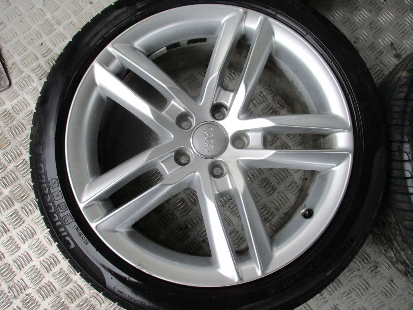 Koła felgi opony AUDI A4 8K0 R18 Rodzaj felg Aluminiowe