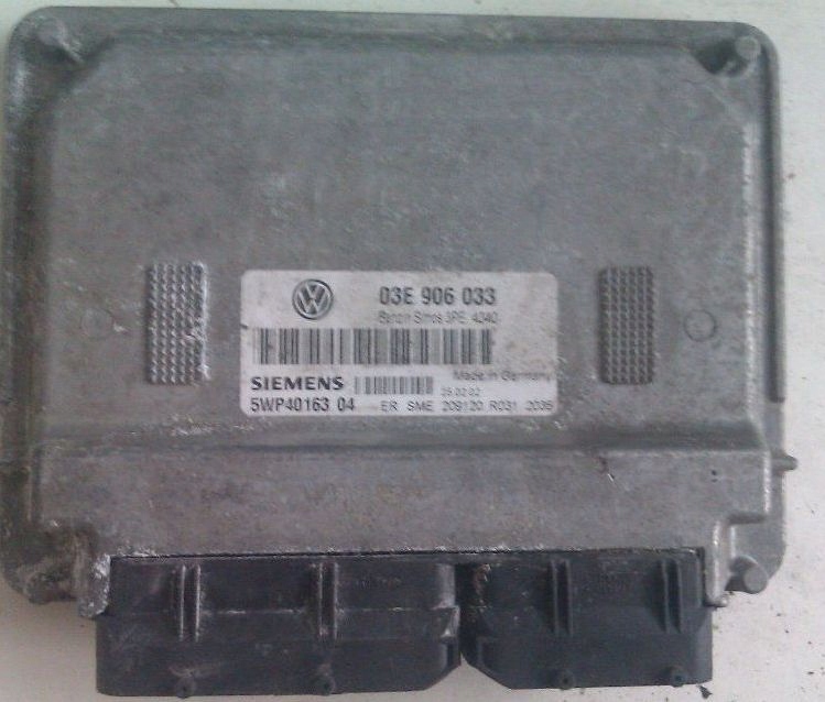 control unit of the engine VOLKSWAGEN POLO 9N 03E 906 033
