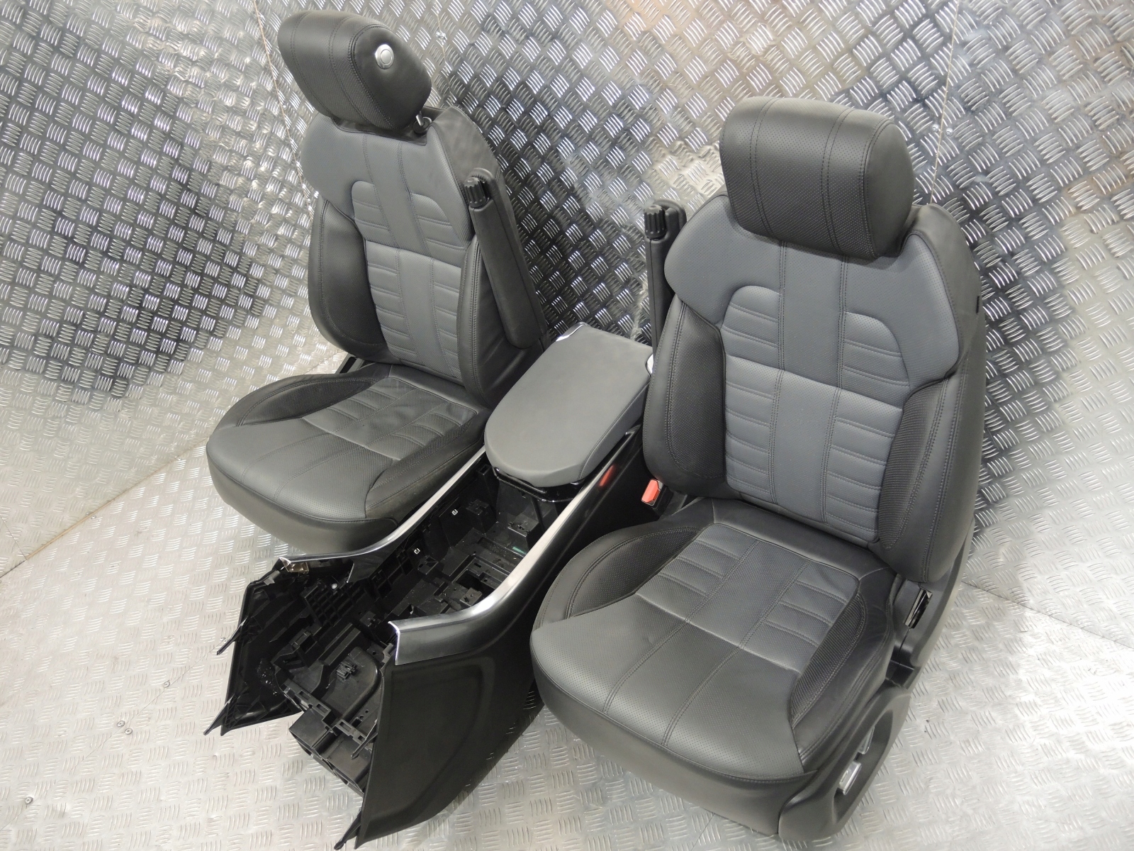 сиденья range rover sport l494. красные чехлы на рендж. сиденья рендж ровер спорт. обшивка сиденья range rover sport (l494). сиденья рендж ровер спорт рестайлинг.