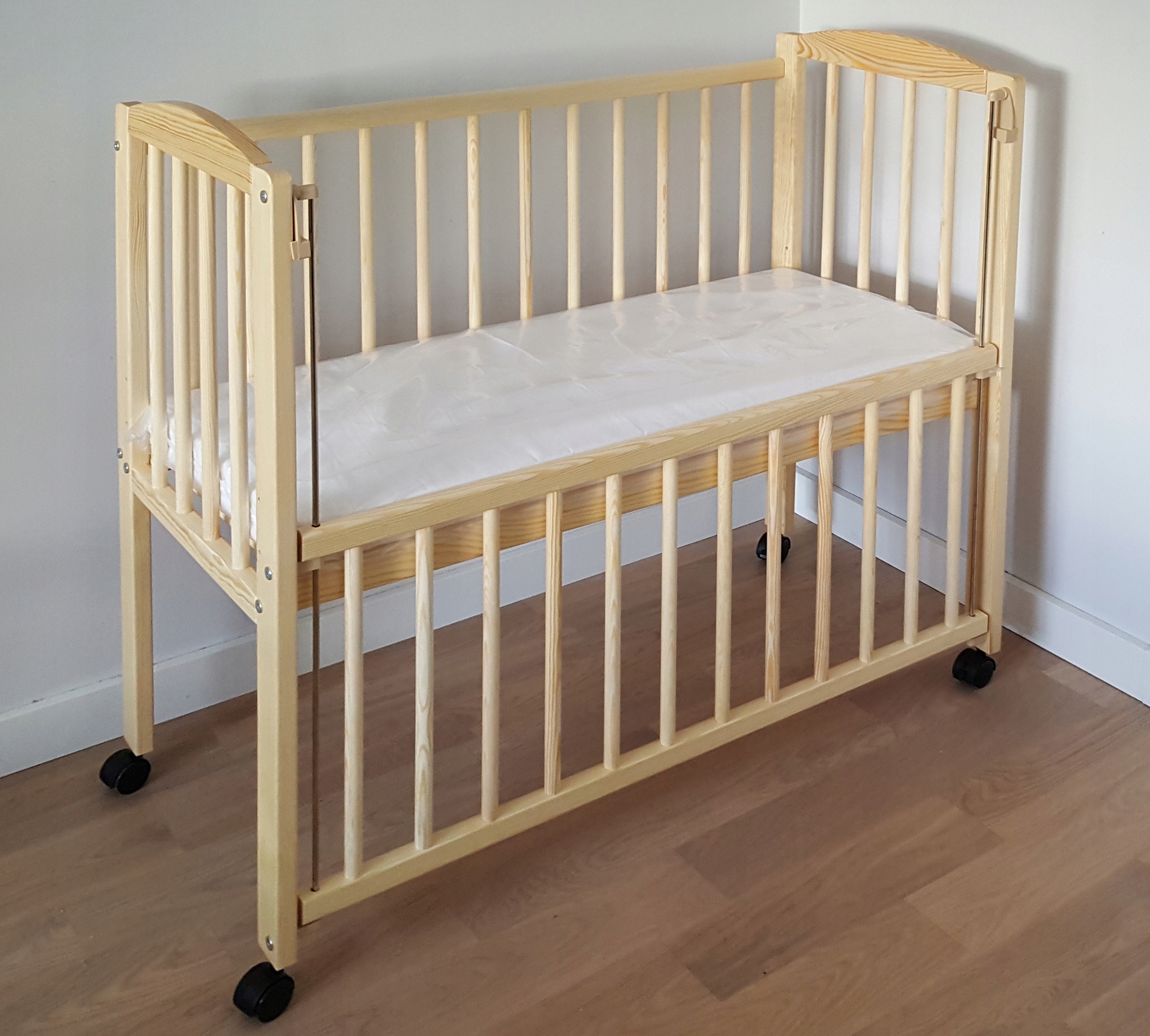 ŁÓŻECZKO DOSTAWNE DOSTAWKA SOSNA + MATERAC + KÓŁKA Kod producenta ŁD-SM.v2