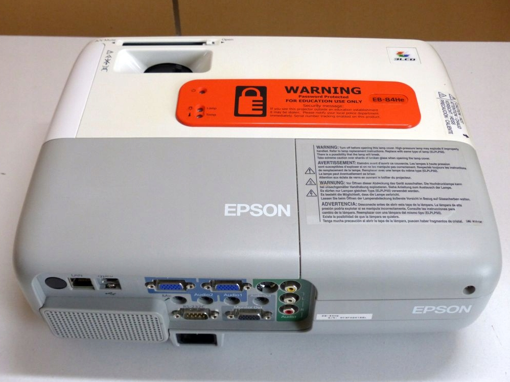 PROJEKTOR RZUTNIK EPSON EB-84He XGA LAMPA 2600 ANS Model EB-84He