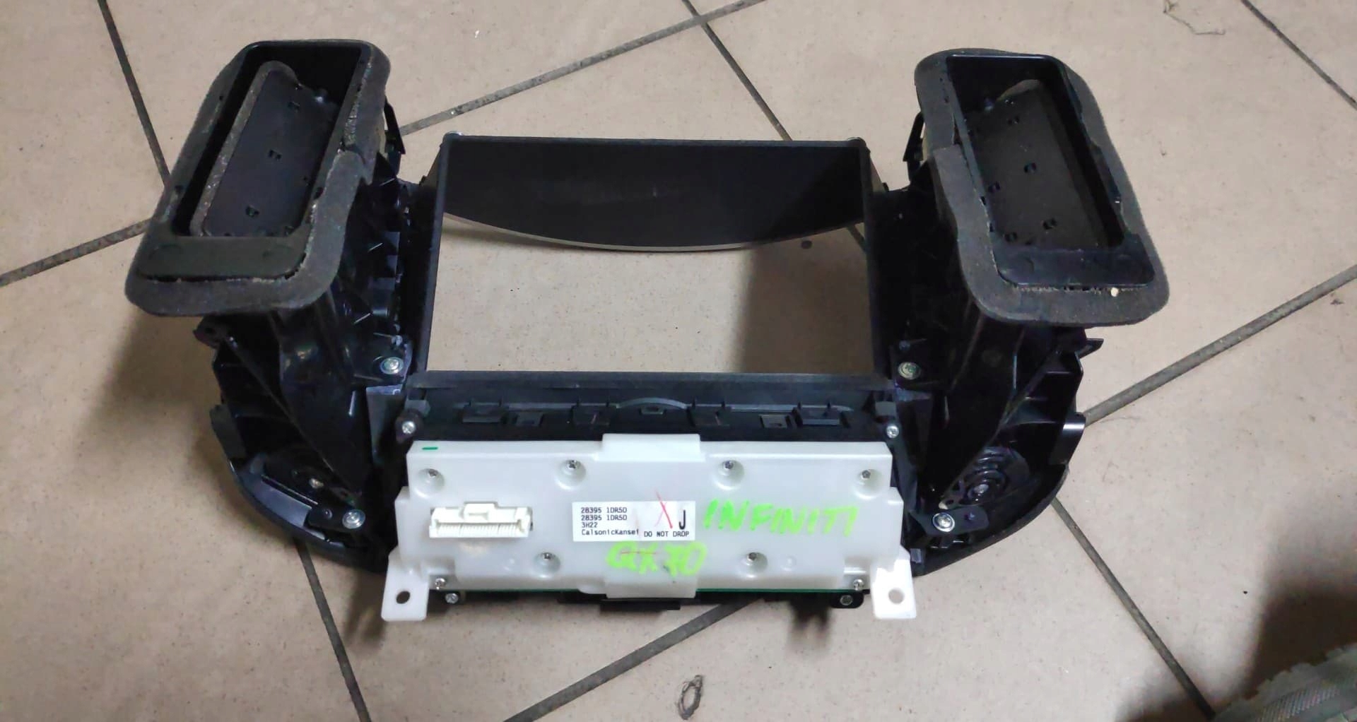 PANEL RADIA KRATKA INFINITI QX70 283951DR5D Producent części Infiniti OE