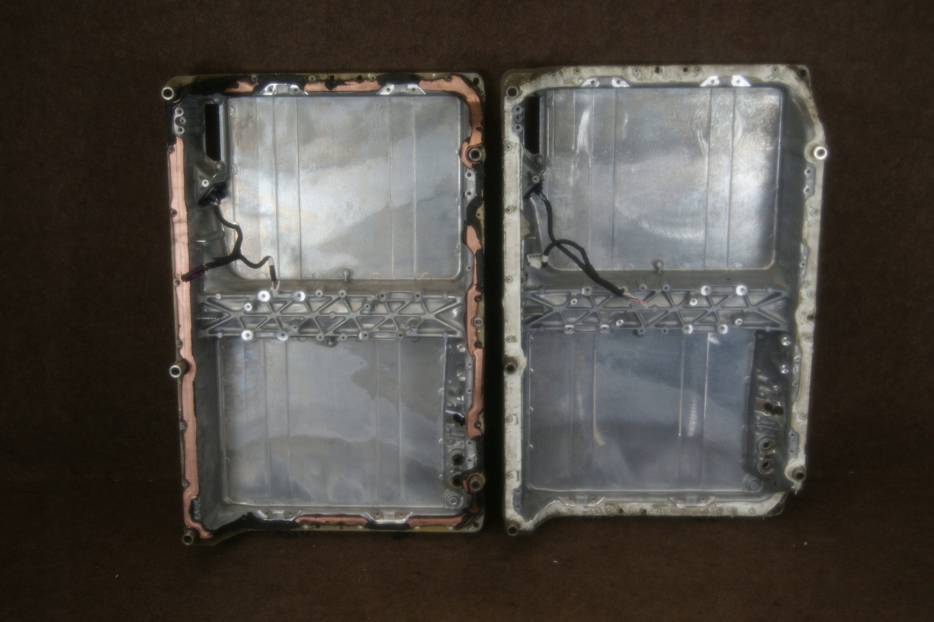 5Q0915590M 5Q0915590K - КРЫШКА БАТАРЕЙНОГО ОТСЕКА ETRON VW GOLF VII EGOLF GTE