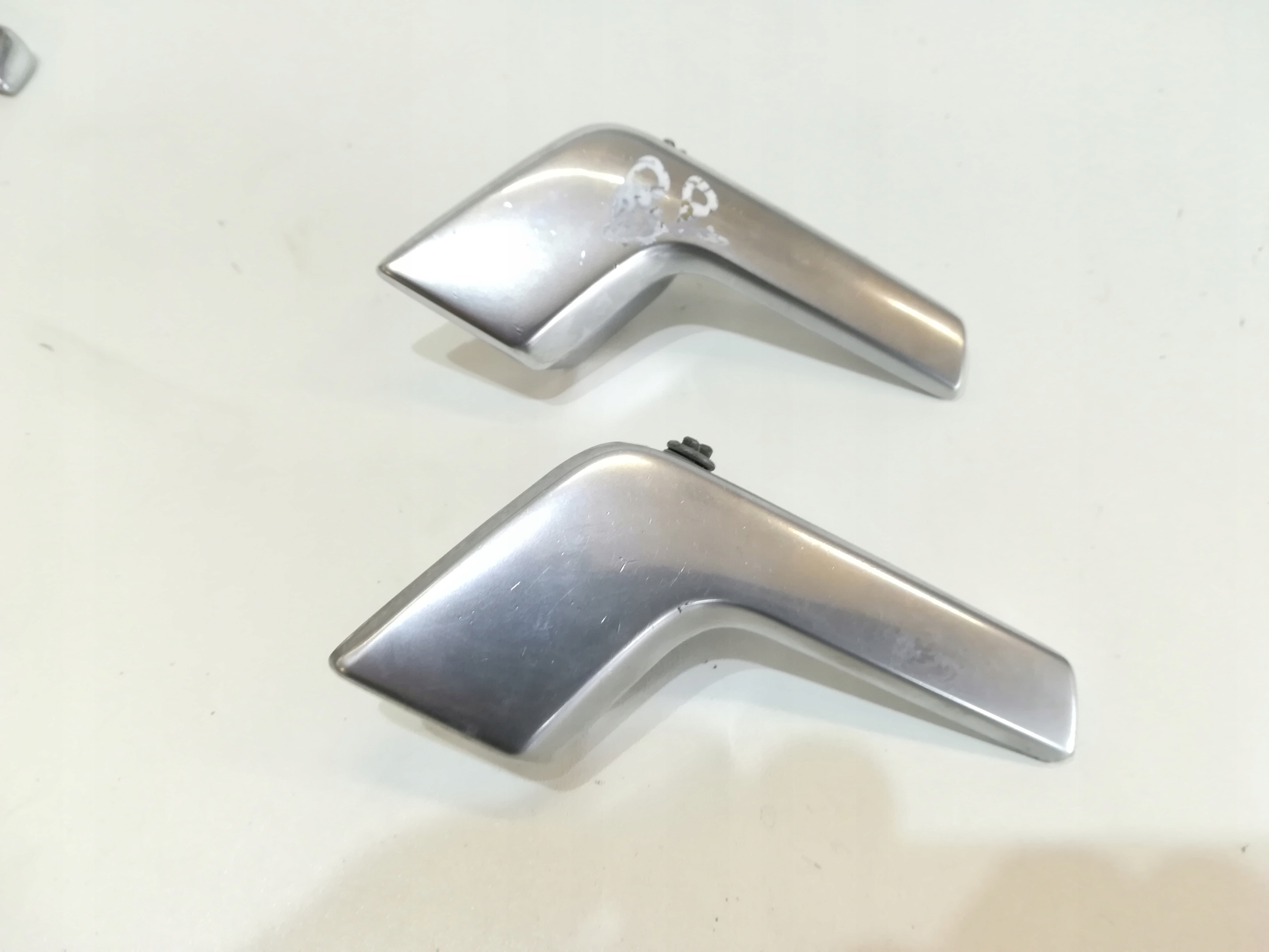 KLAMKA WEWNĘTRZNA DRZWI LEWA PRAWA AUDI A4 B6 Producent części Audi OE