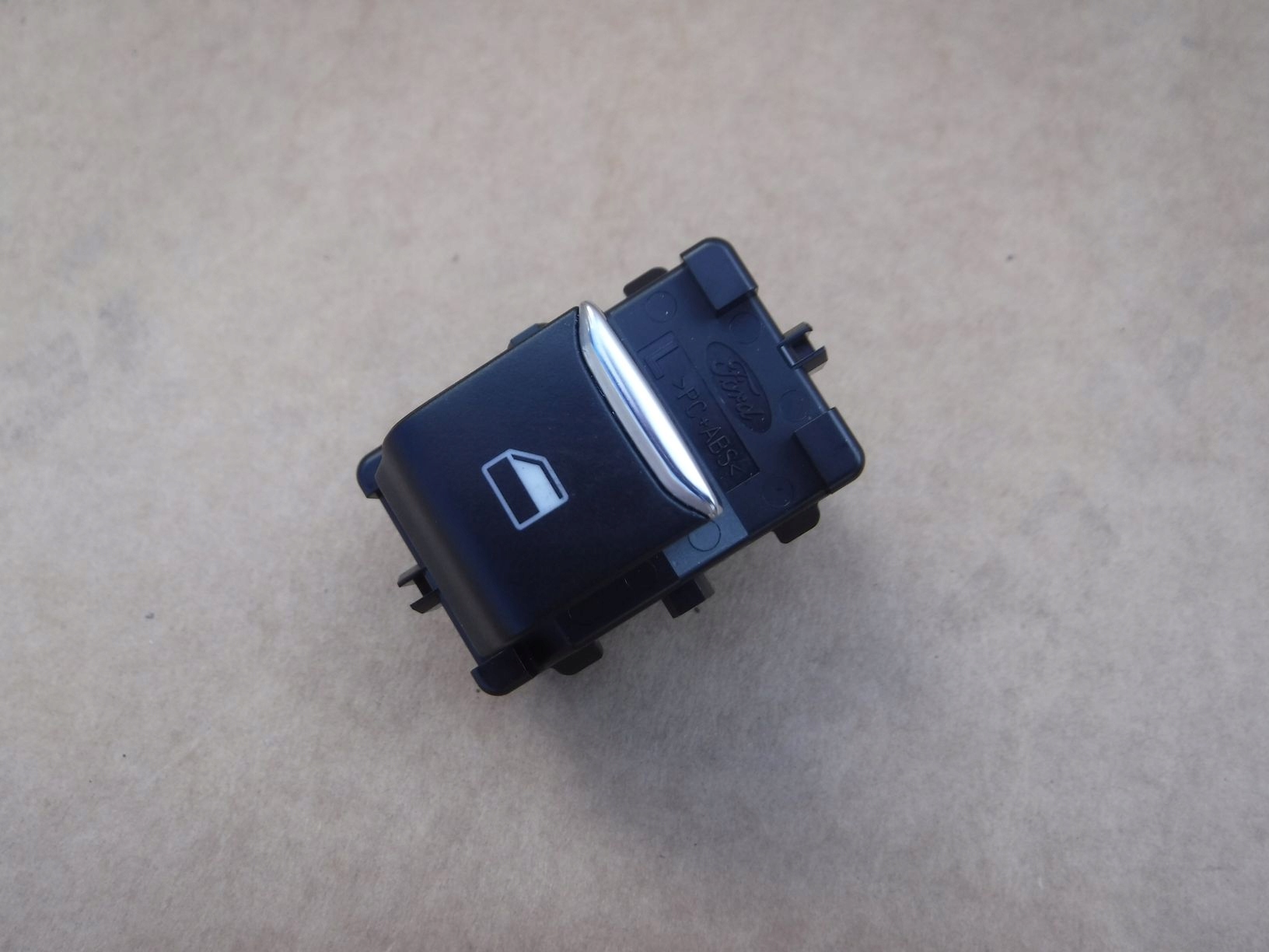 PRZEŁĄCZNIK PRZYCISK SZYBY FORD FOCUS mk4