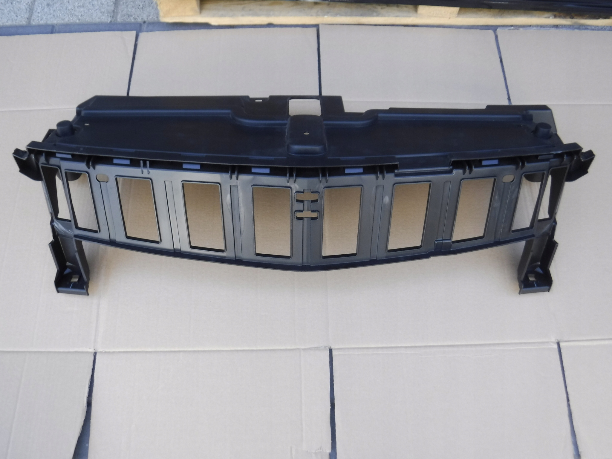 PAS GÓRNY WZMOCNIENIE PRZÓD OPEL GRANDLAND X 2017-