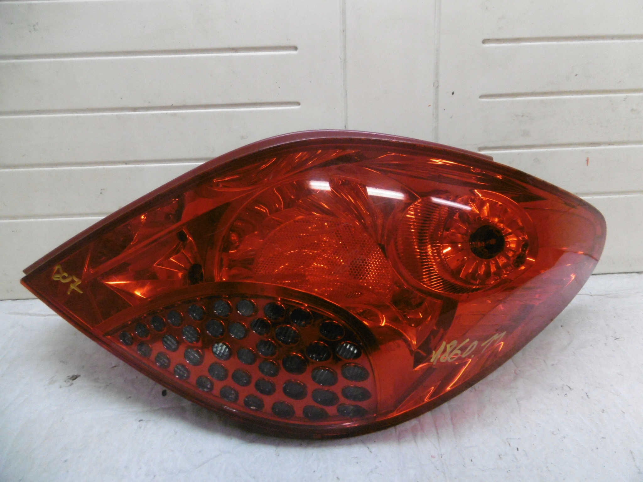 фонарь правый peugeot 207