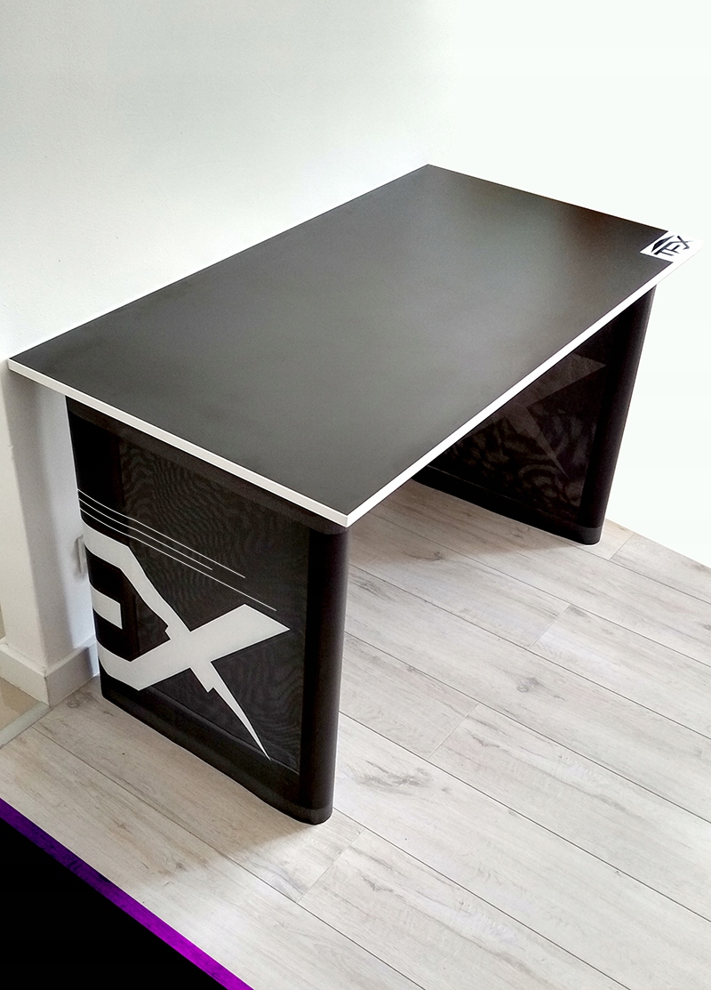 Biurko gamingowe komputerowe dla gracza RÓŻNY WZÓR Wysokość przestrzeni na nogi 71 cm