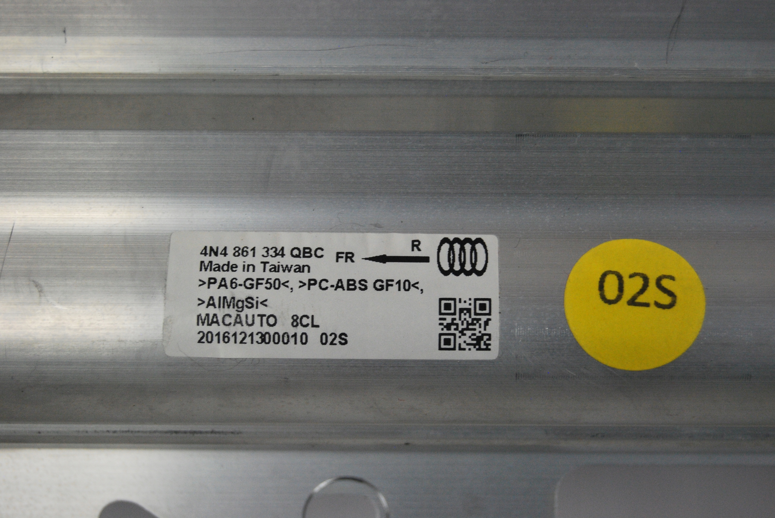 Задний правый дверной ролик слепой Audi A8 D5 4N4861334 QBC