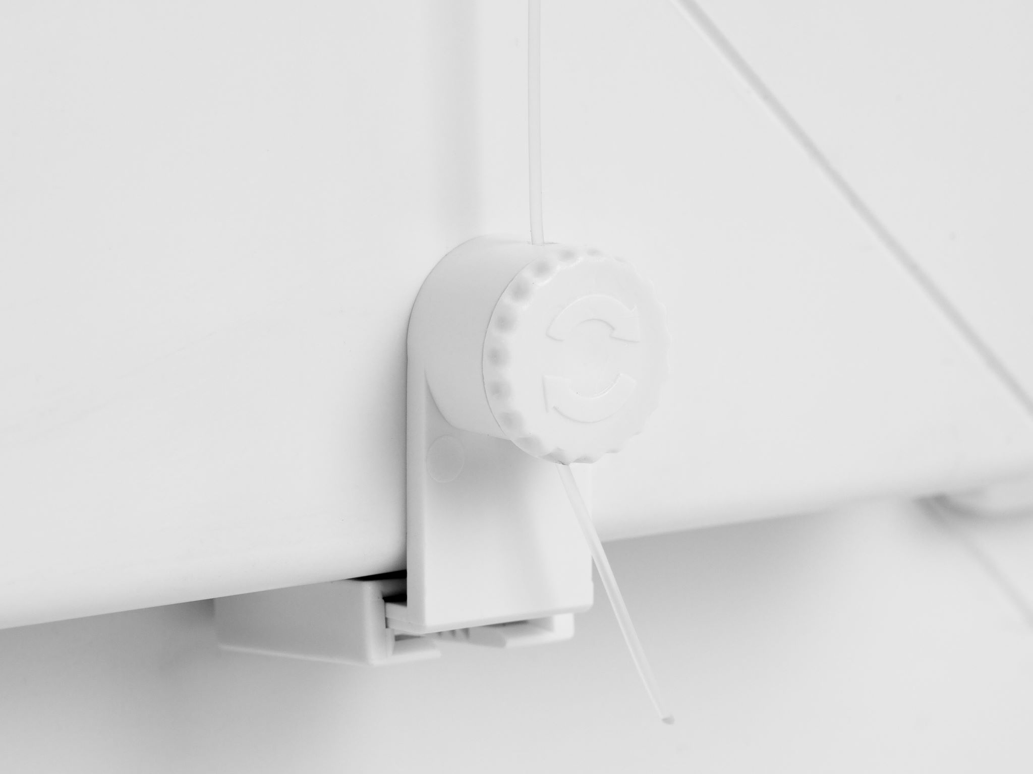 DOLNY REGULOWANY UCHWYT Z NAPINACZEM ŻYŁKI ROLETY Rodzaj napinacz