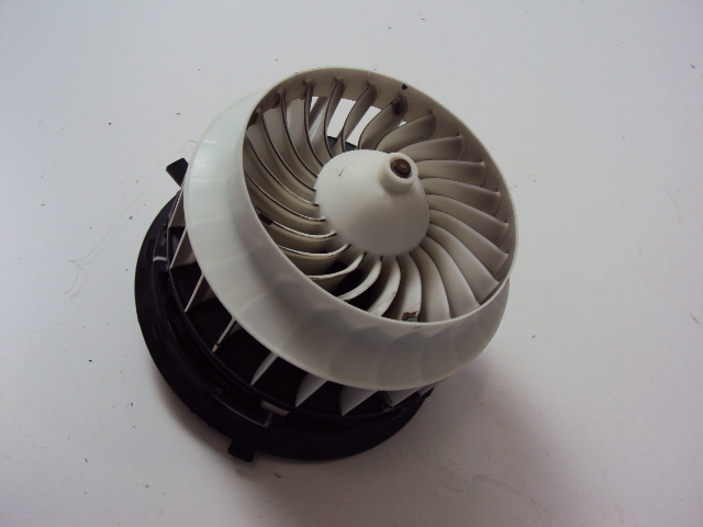0130309007 - Вентилятор MERCEDES C-Class W205 SEDAN 17R