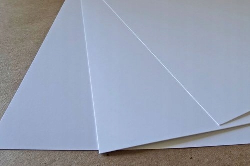 

Karton GC1 tektura szablon 400g biał spód A4 100ar