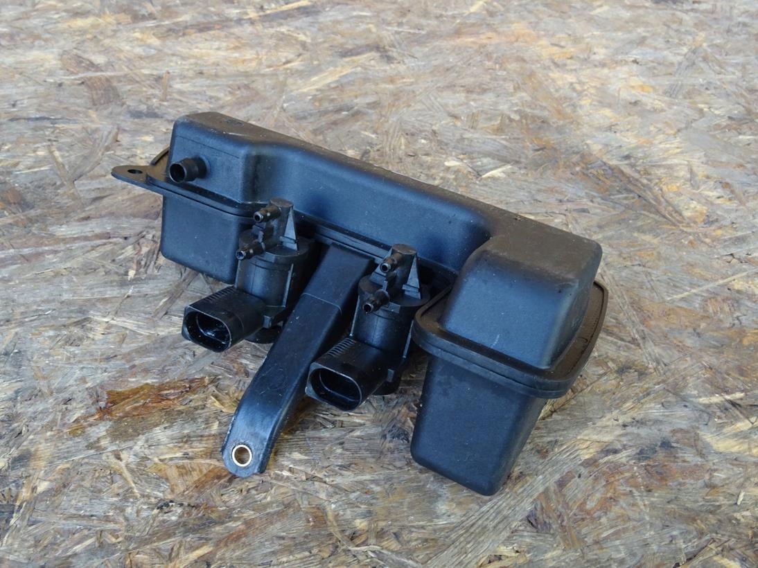 AUDI A3 8P GOLF V 3.2 V6 BDB ZBIORNIK ZAWOREK PODCIŚNIENIA 1J0906283B