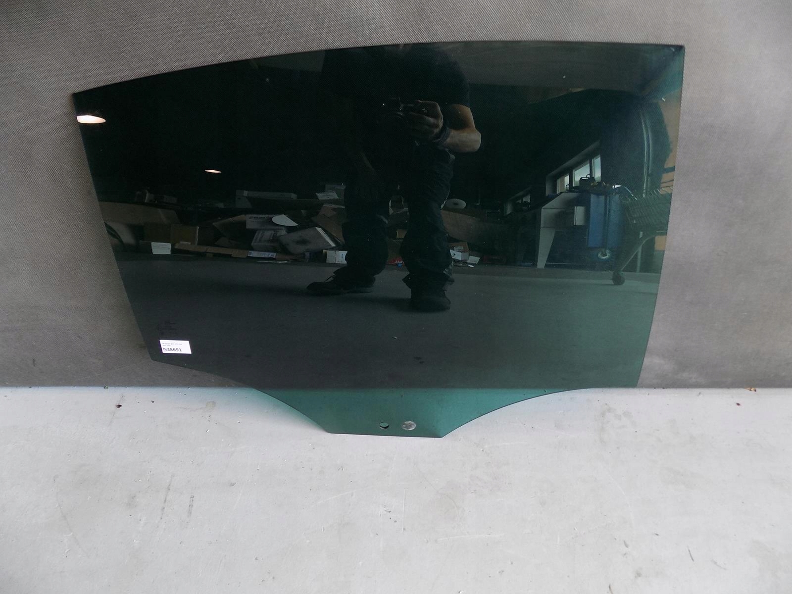 VW PASSAT B7 скло правої задньої двері 10р.