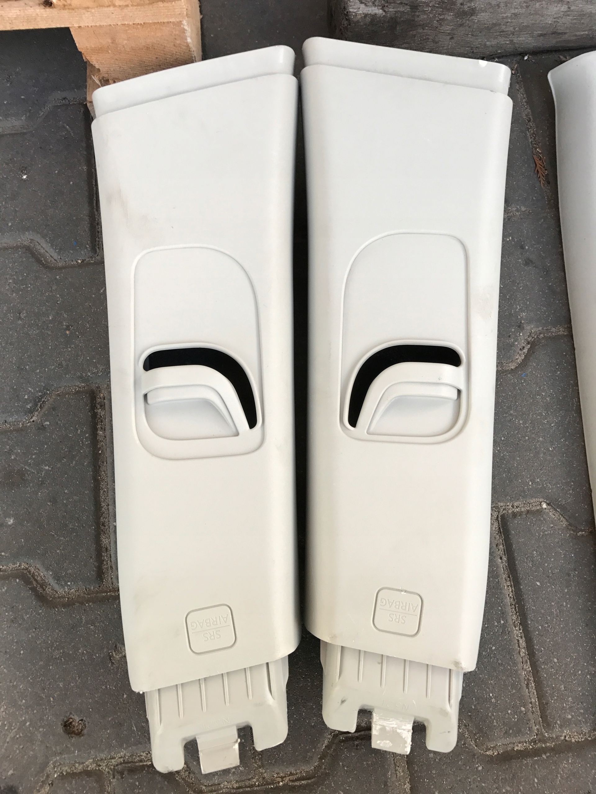 NISSAN QASHQAI І 2005-2013 КРИШКА ПРАВОЇ СТІЙКИ