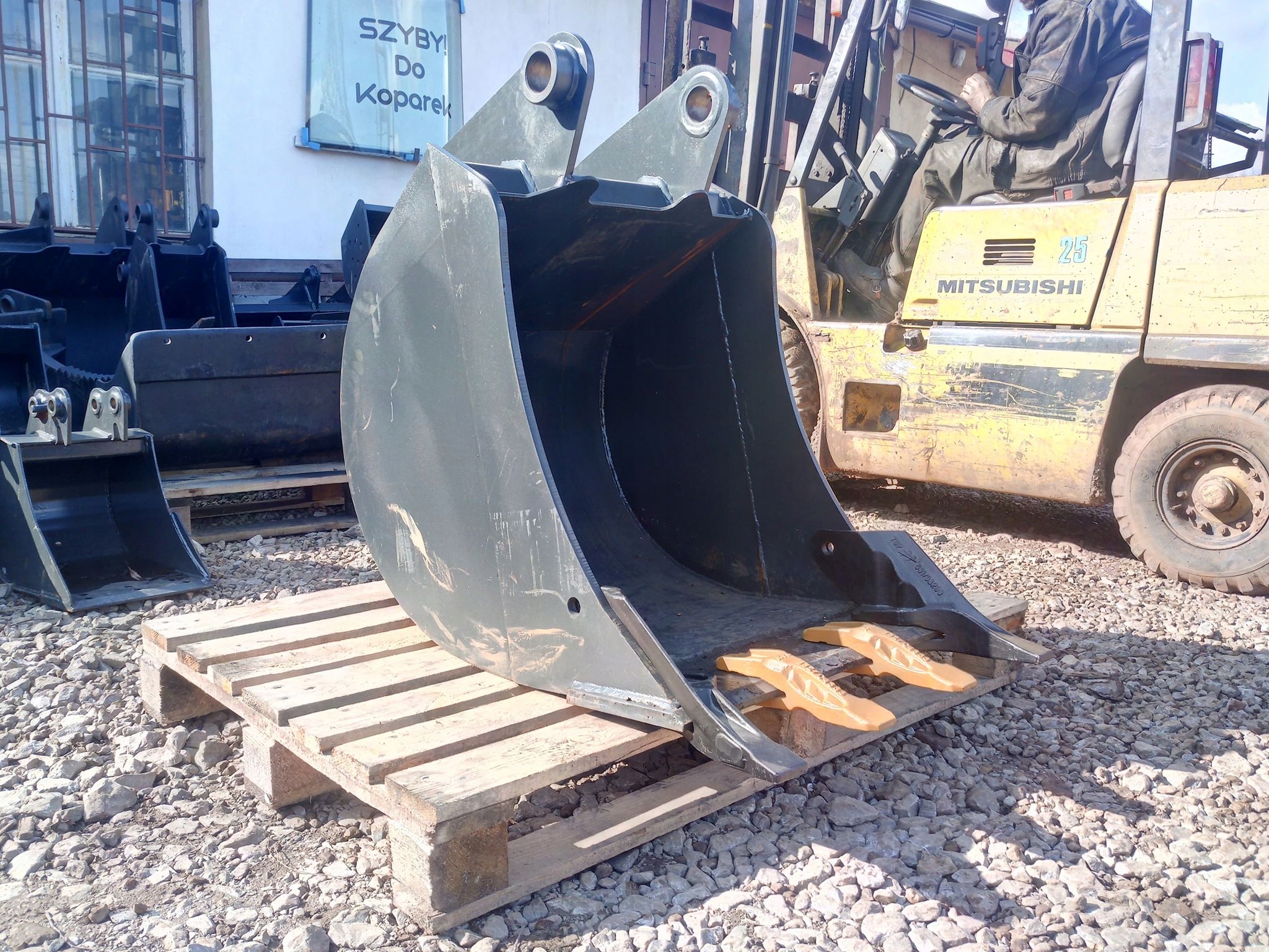 Cat600mm - Ковш 600 мм для экскаватора CAT 428 B , 428c