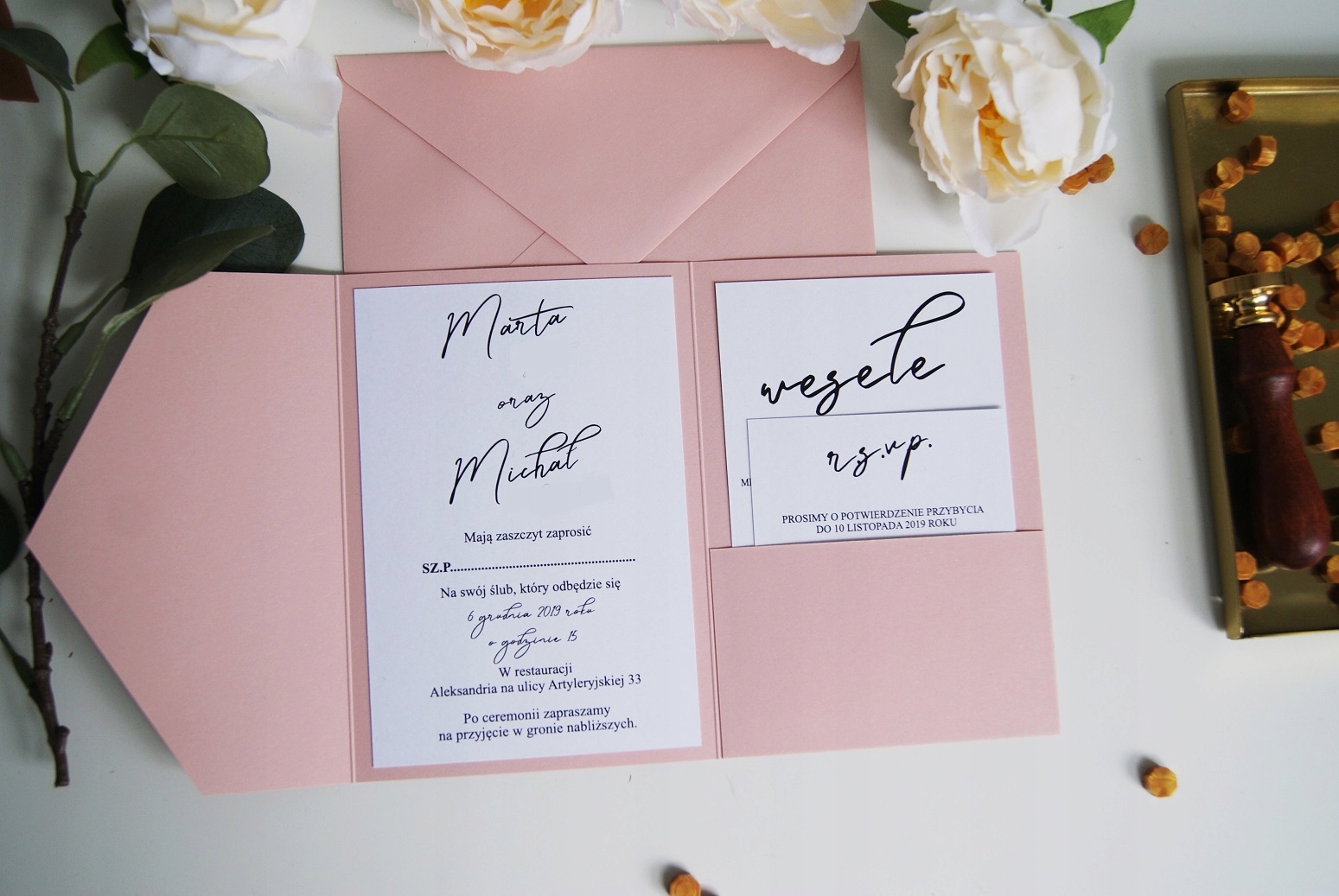 ZAPROSZENIA ŚLUBNE KALIGRAFIA W FOLDERZE ŚLUB Kolor dominujący wielokolorowy