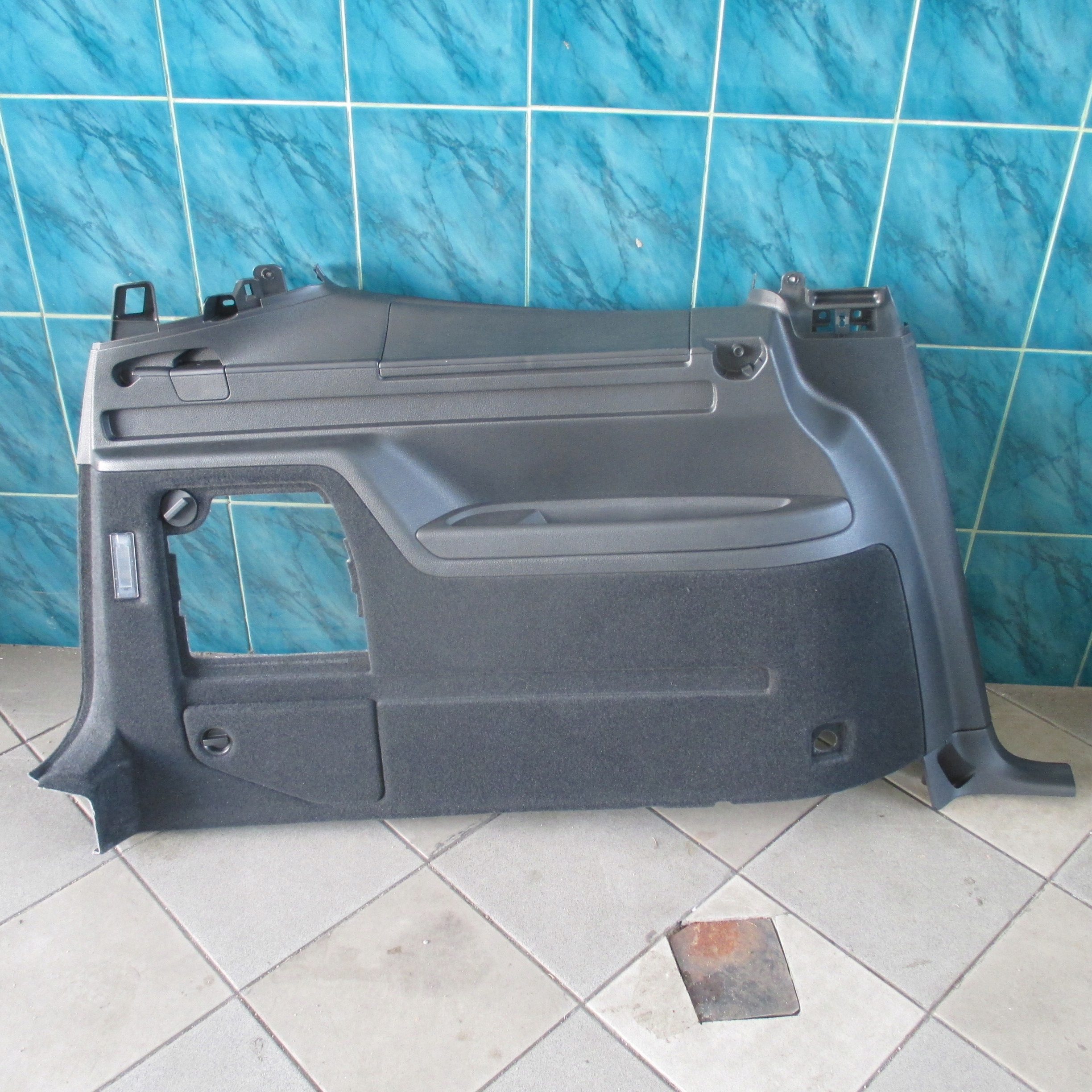 7N0867035 - VW SHARAN II ОББИВКА БАГАЖНИКА ЛІВИЙ БЕКОН