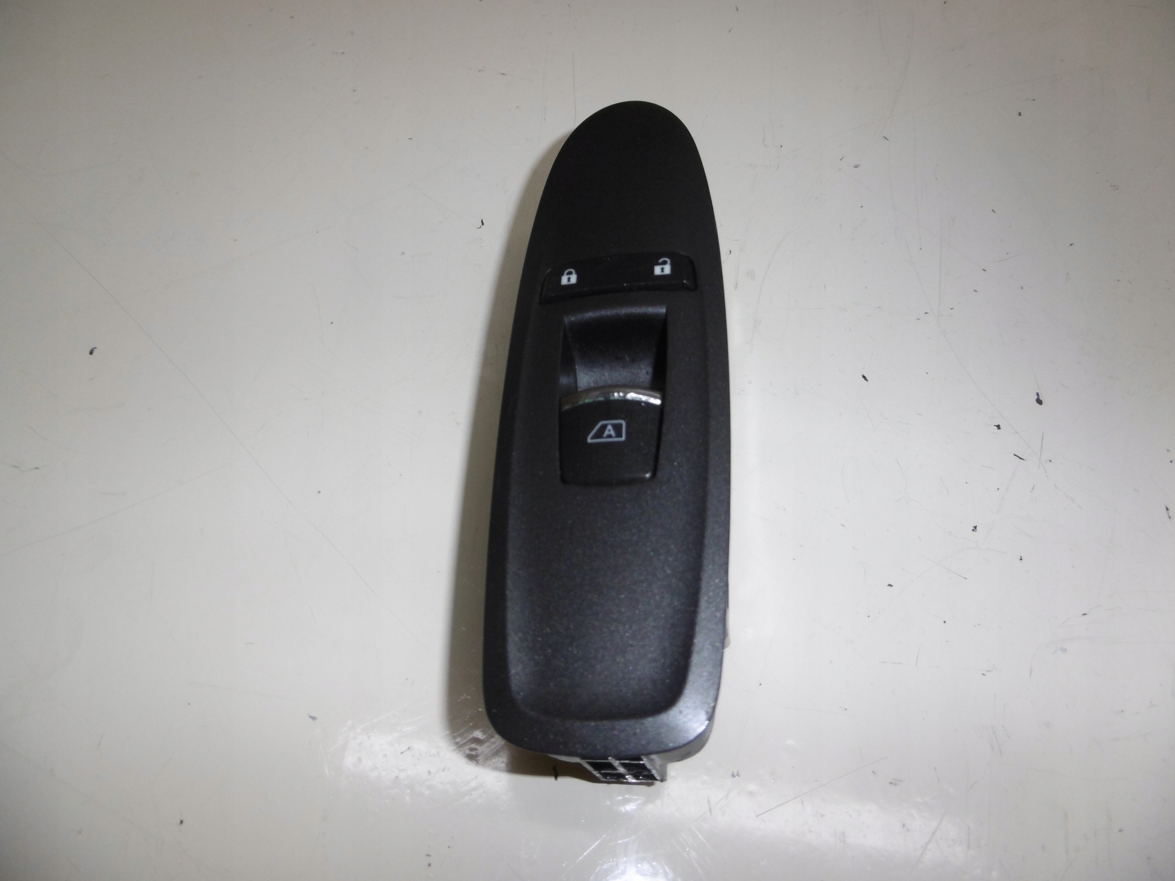 ПЕРЕКЛЮЧАТЕЛЬ СТЕКЛО ПРАВЫЙ ПЕРЕД ИНФИНИТИ Q50 Qx60