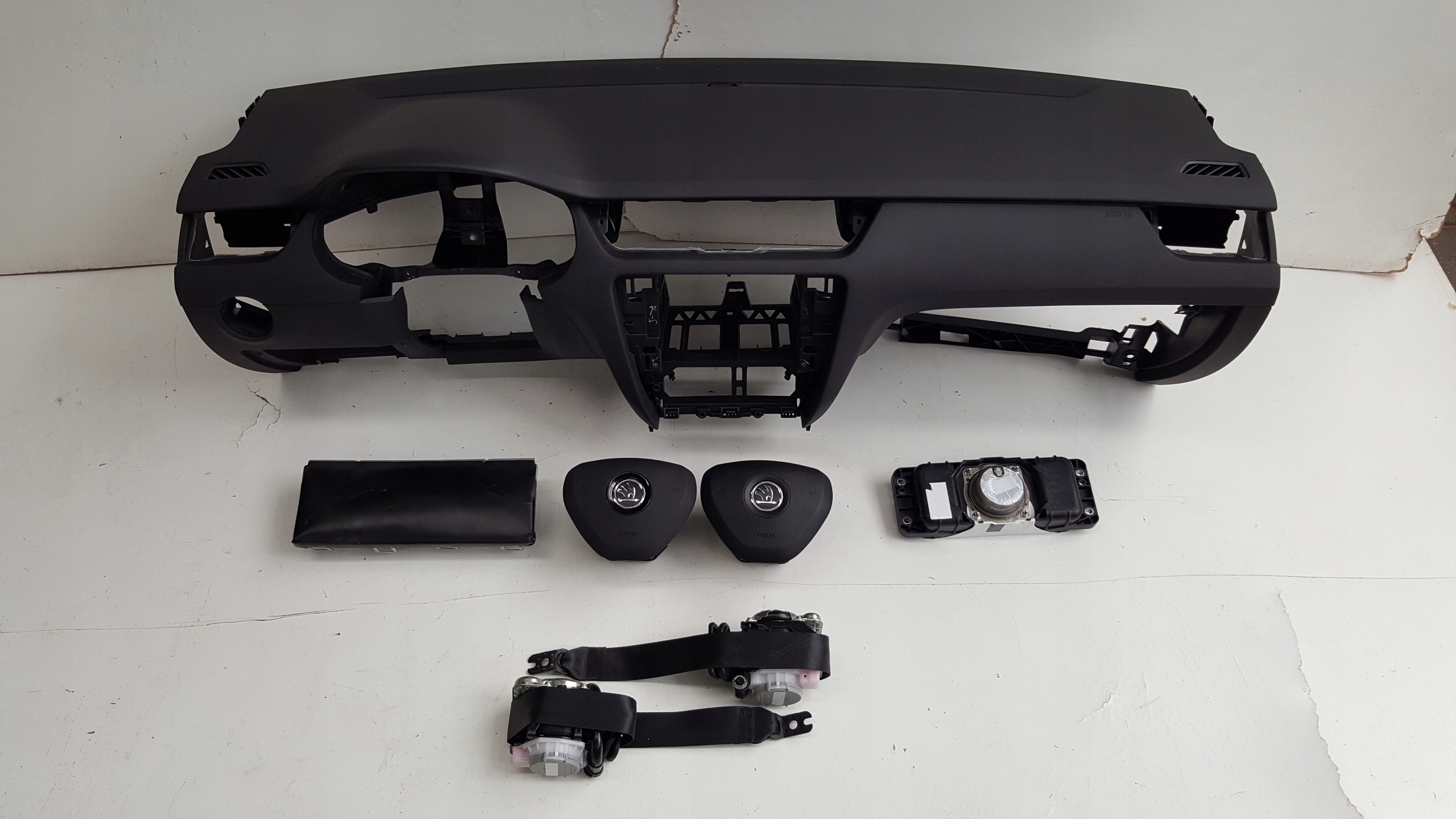 SKODA OCTAVIA 3 III ДОСКА КОНСОЛЬ ПОДУШКА БЕЗОПАСНОСТИ РЕМНИ