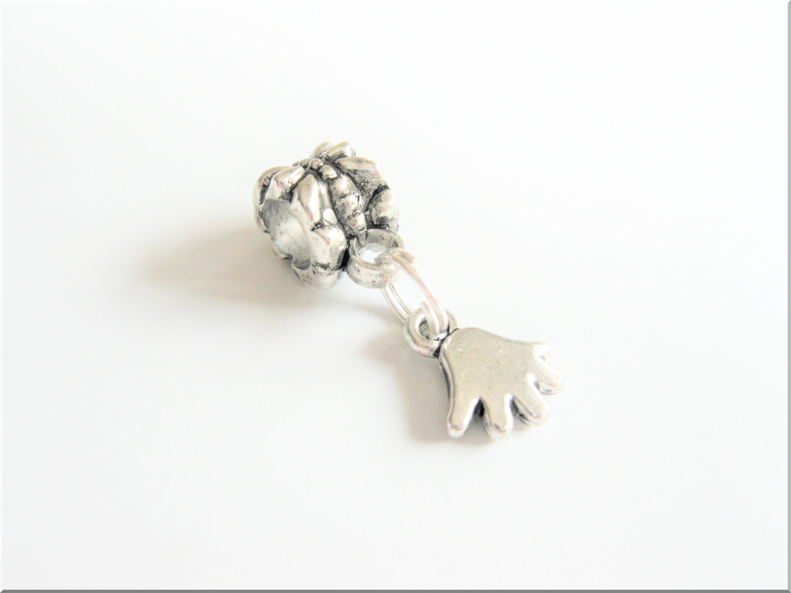 

Metalowa Modułowa Zawieszka Charms Ręka Hejka.
