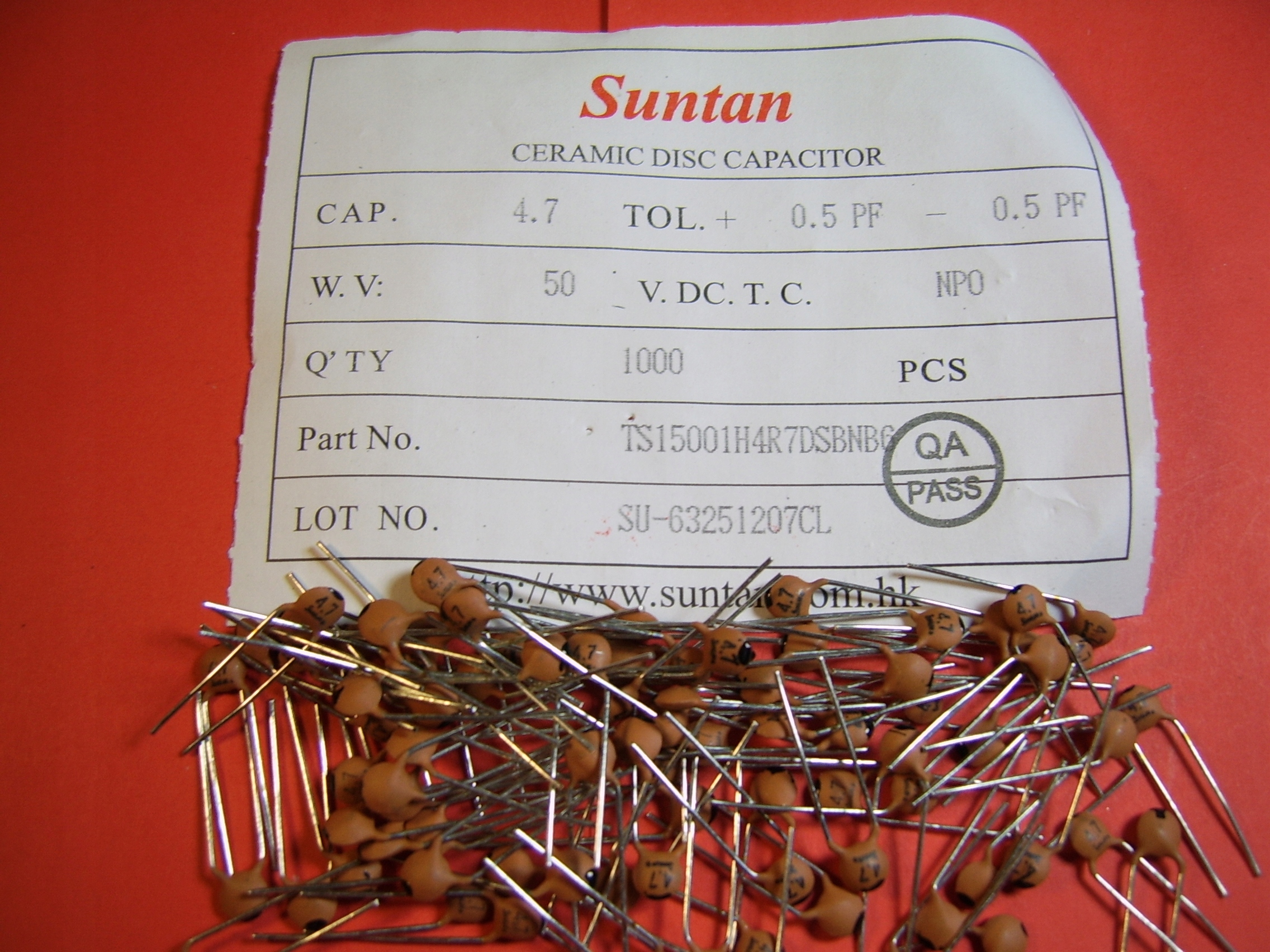 100x 4.7pF 50V +/-0.5pF NP0 kond. ceramiczny Tht