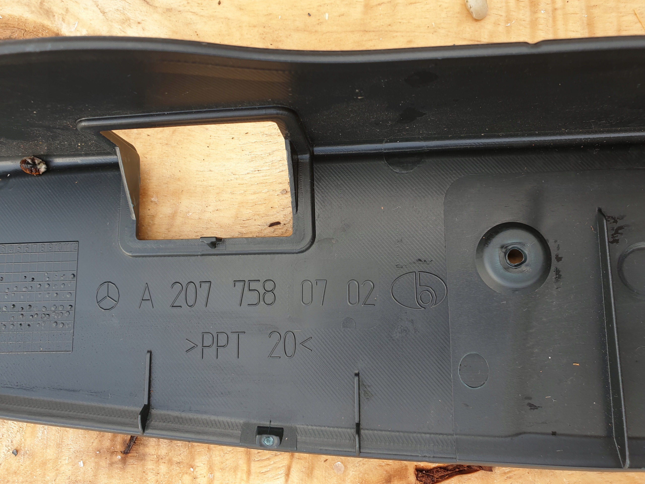 moulding bonnet boot MERCEDES E W207 COUPE OE