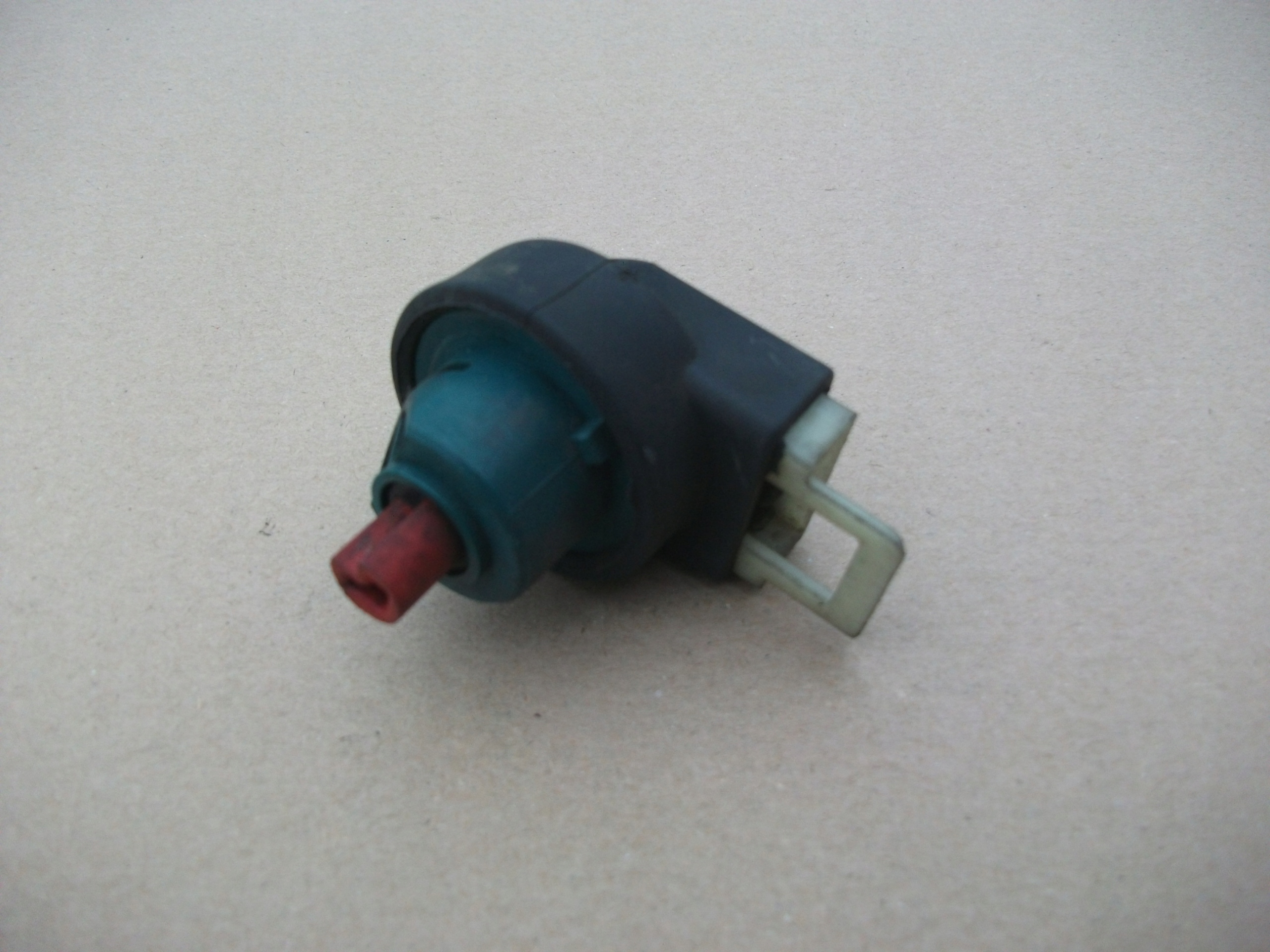 PIAGGIO VESPA LX 125 KOSTKA STACYJKI