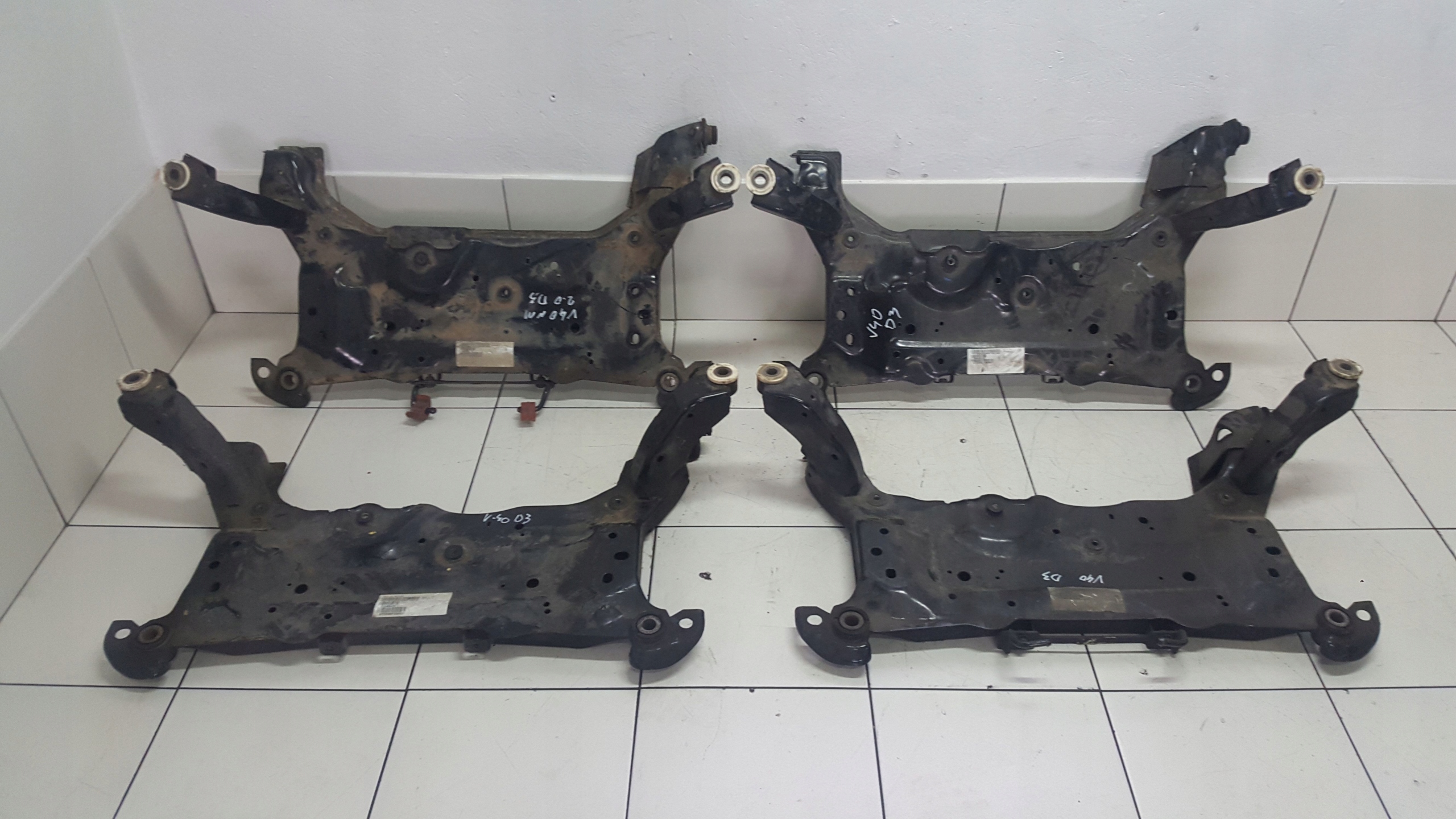 VOLVO V40 XC40 візок під двигун лава сани TRAVERS