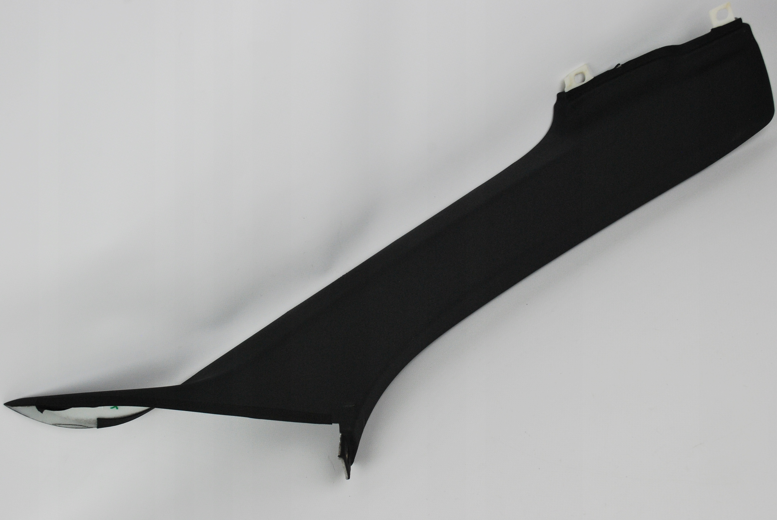 Обшивка передней стойки правая Audi R8 4s7867234b 24A