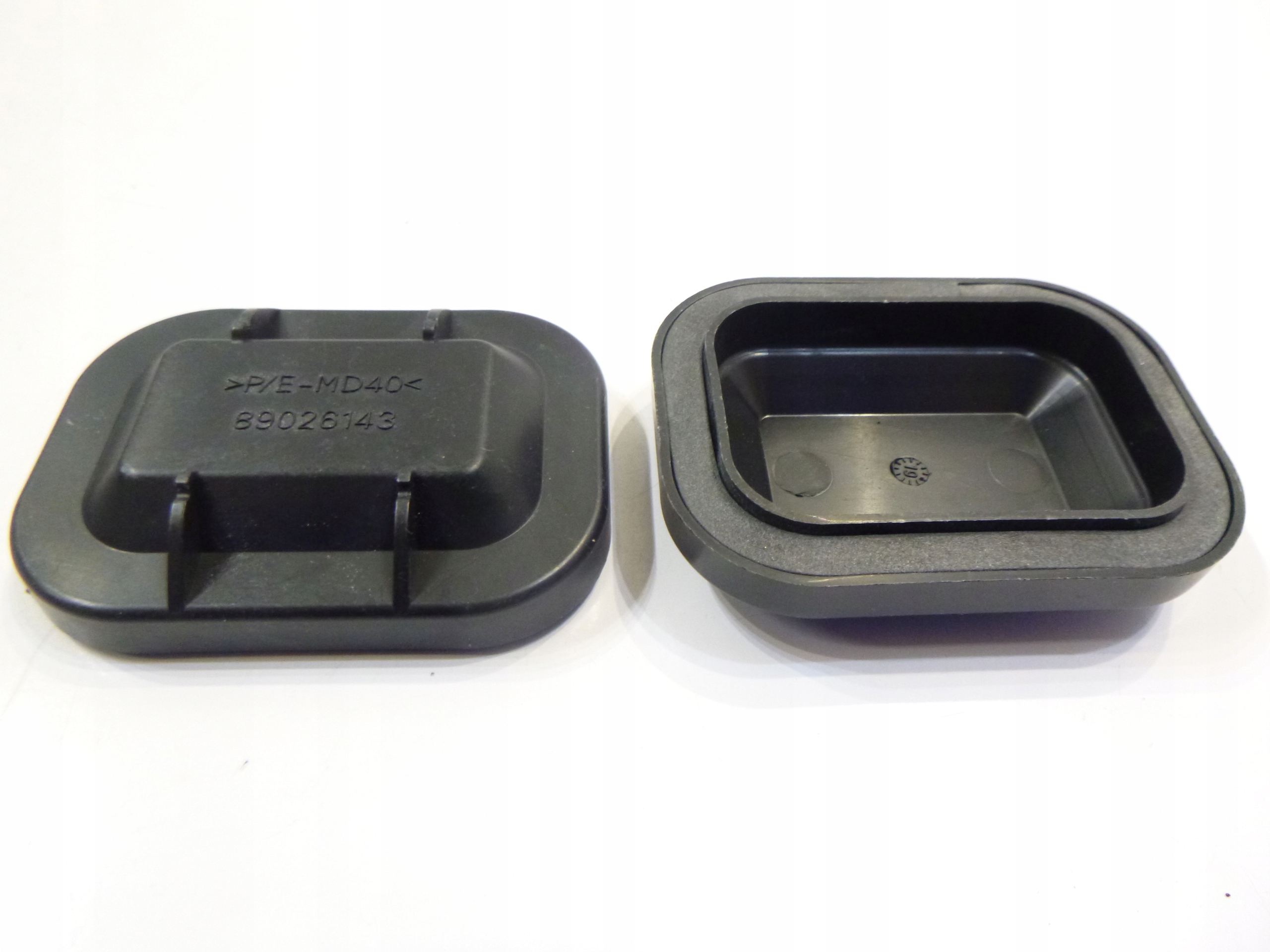 ZASLEPKA DEKIELEK LAMPY TOYOTA COROLLA E12 2002-07 Numer katalogowy części 90069-81026