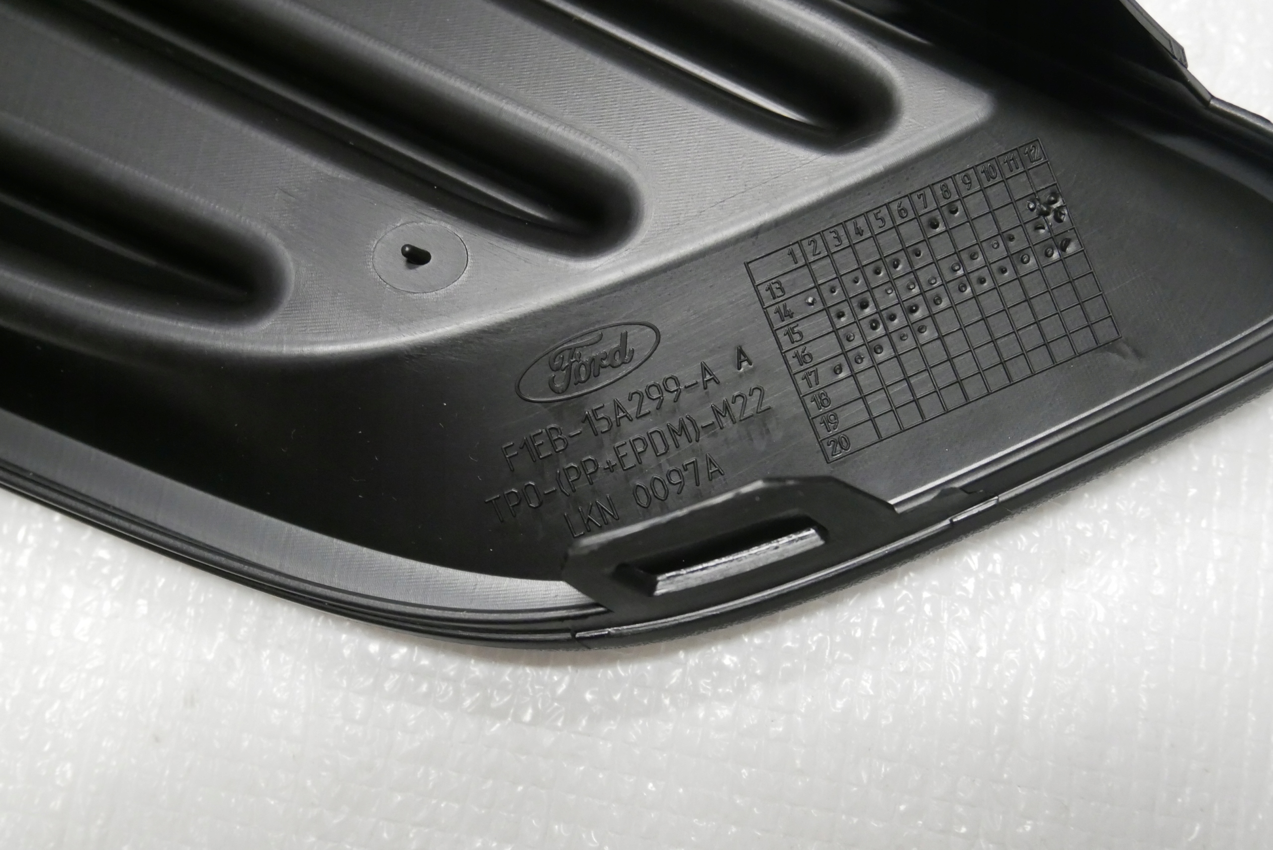 FORD FOCUS MK3 LIFT RAMKA HALOGENU KRATKA LEWA Car type Passenger cars