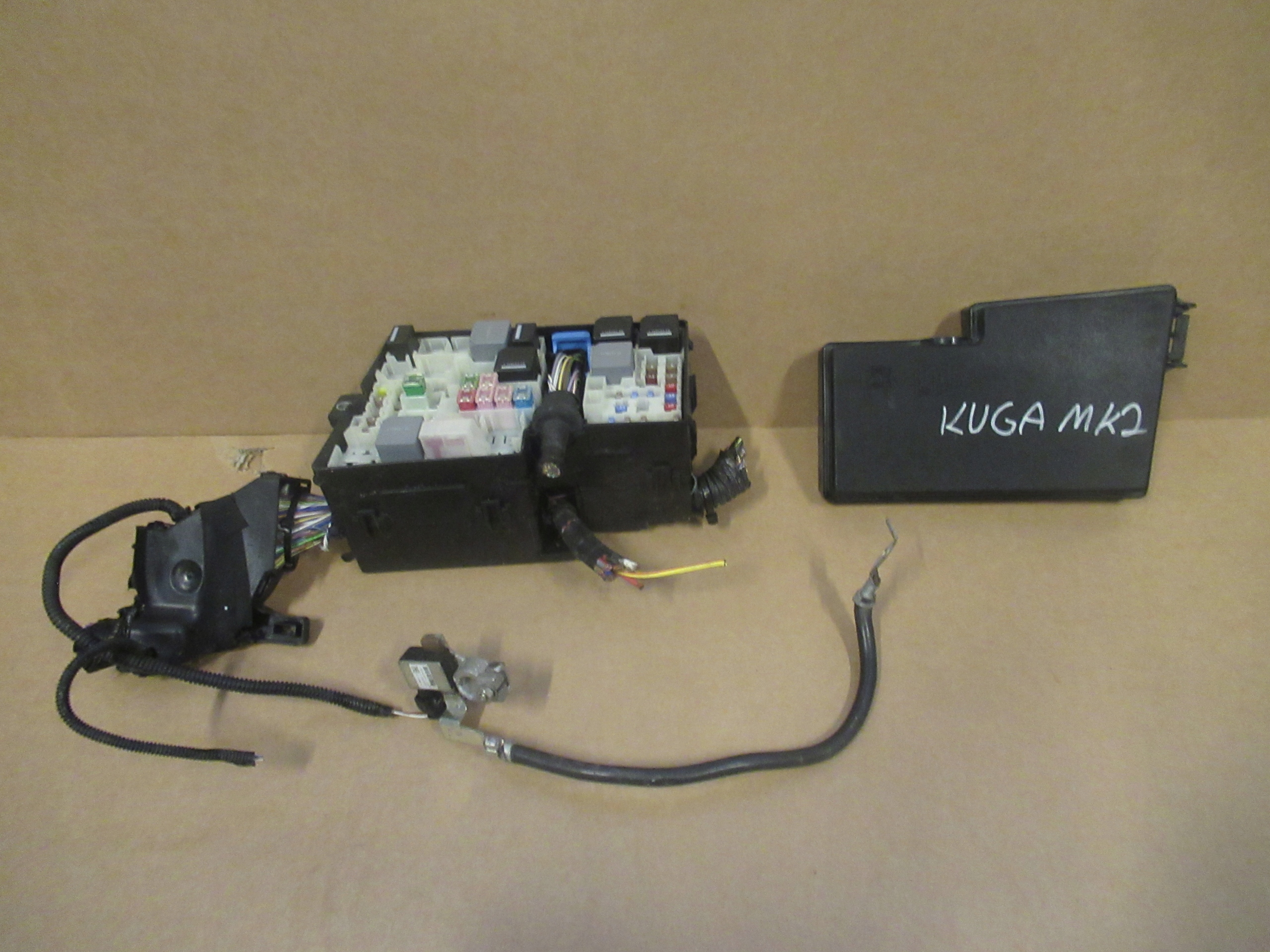 FORD KUGA Mk2 КОРПУС BEZPIECZNIKOW Av6t14a142ab