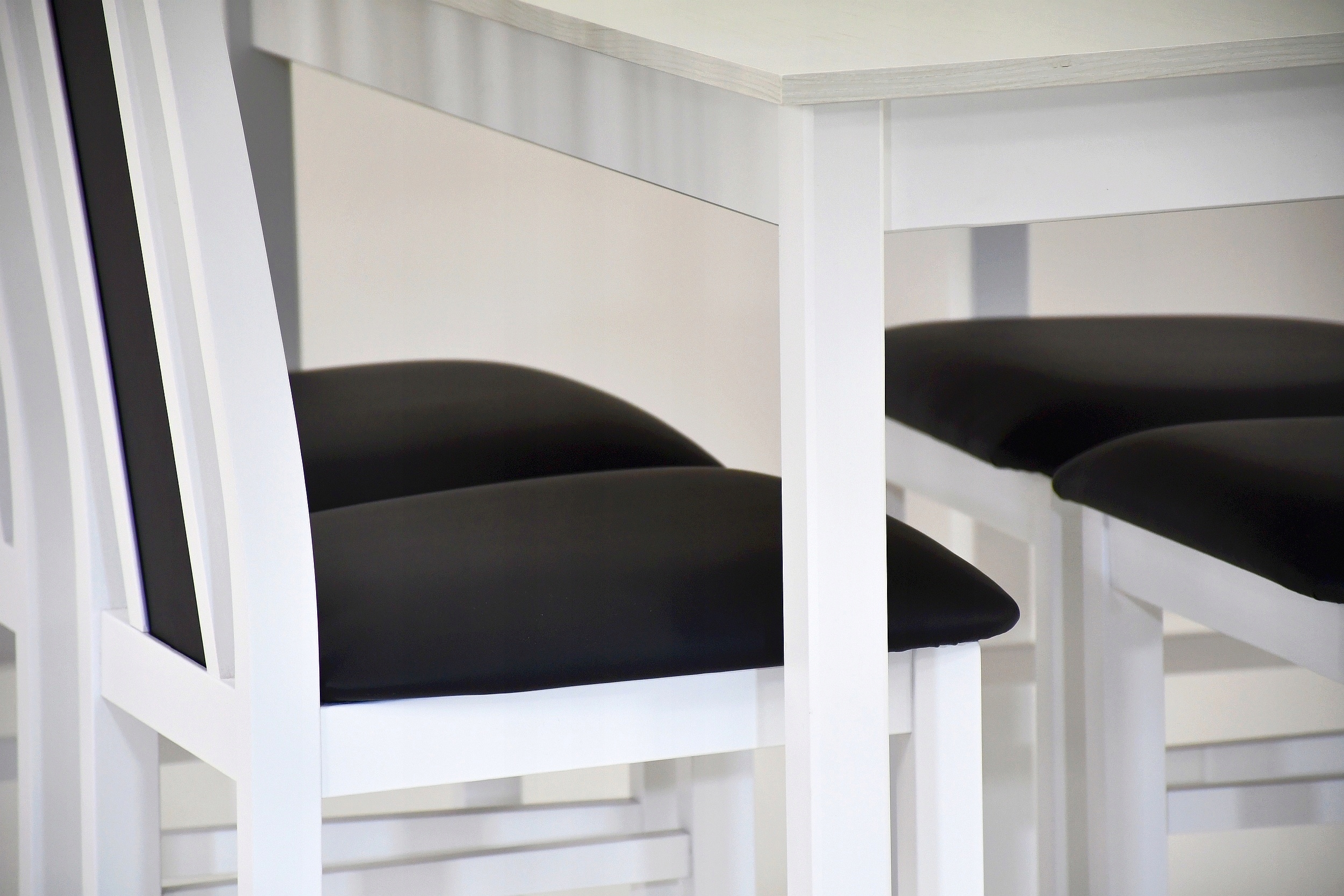 MAŁY STÓŁ DO KUCHNI MAX 2 + 6 KRZESEŁ BOS14 Długość stołu 110 cm