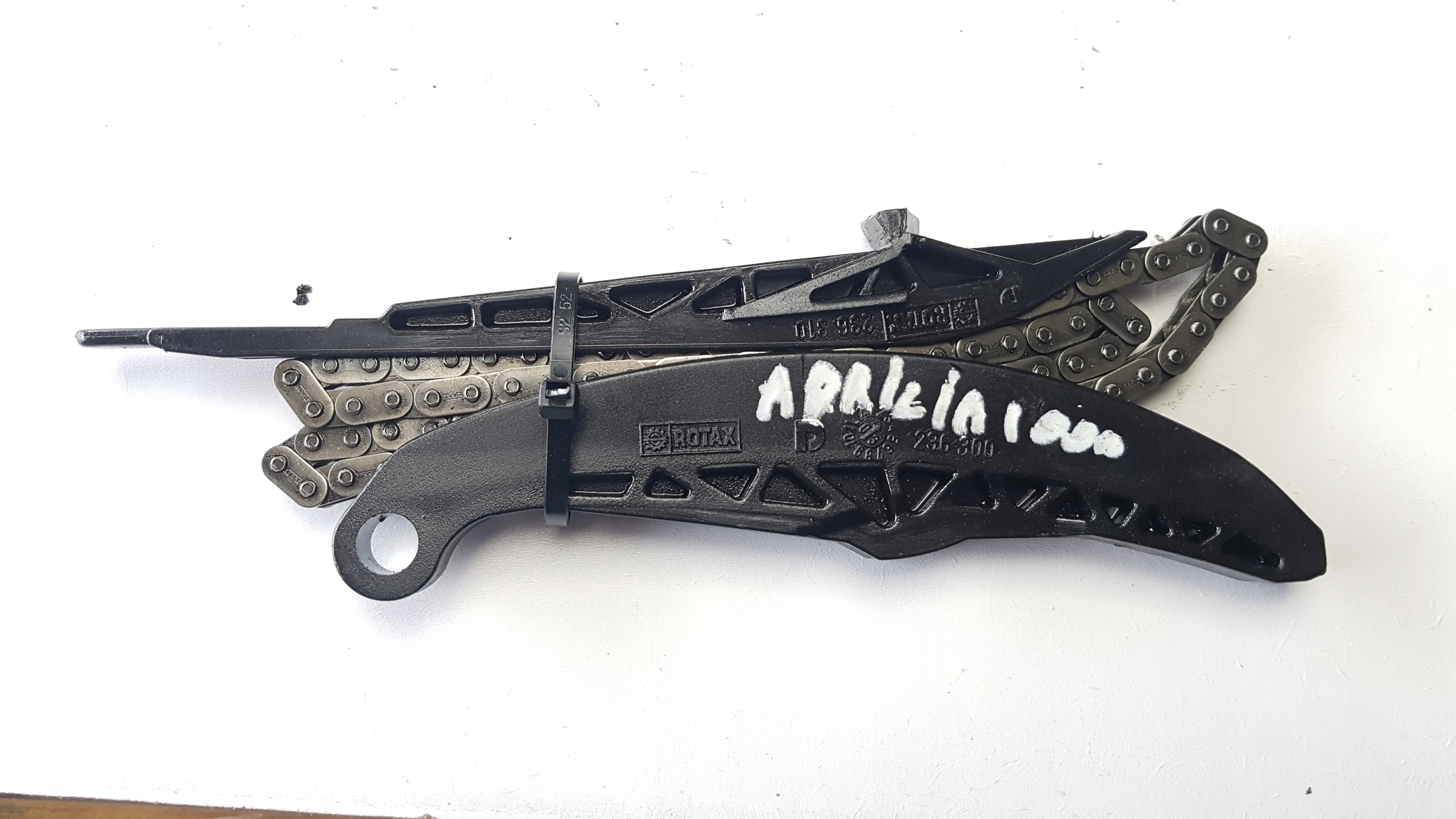 ŚLIZGI ŁAŃCUCH ROZRZĄDU APRILIA ETV CAPONORD 1000