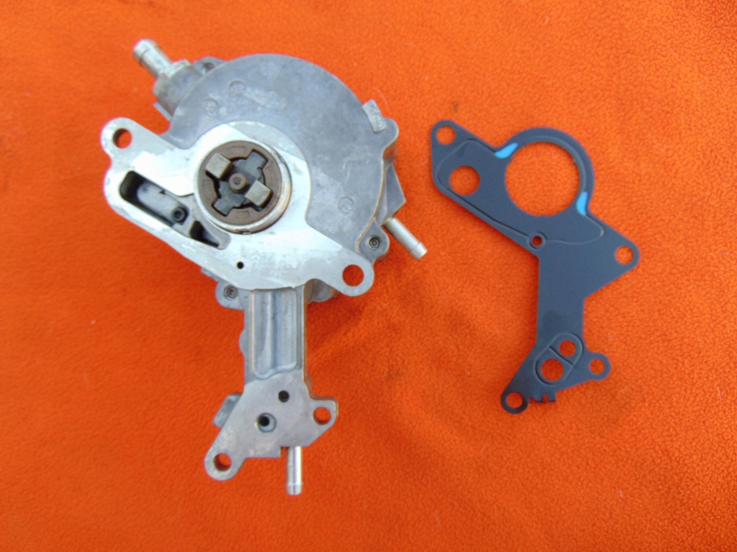 038145209A, 038145209M, - Вакуумный топливный насос BOSCH 1.9 TDI 2.0 TDI + GASKET