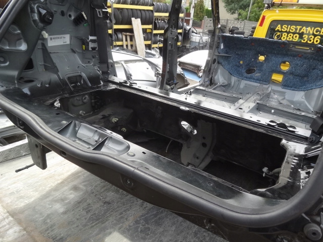 RENAULT TWINGO III 2015 PAS TYLNY WNEKA SILNIKA Typ samochodu Samochody osobowe