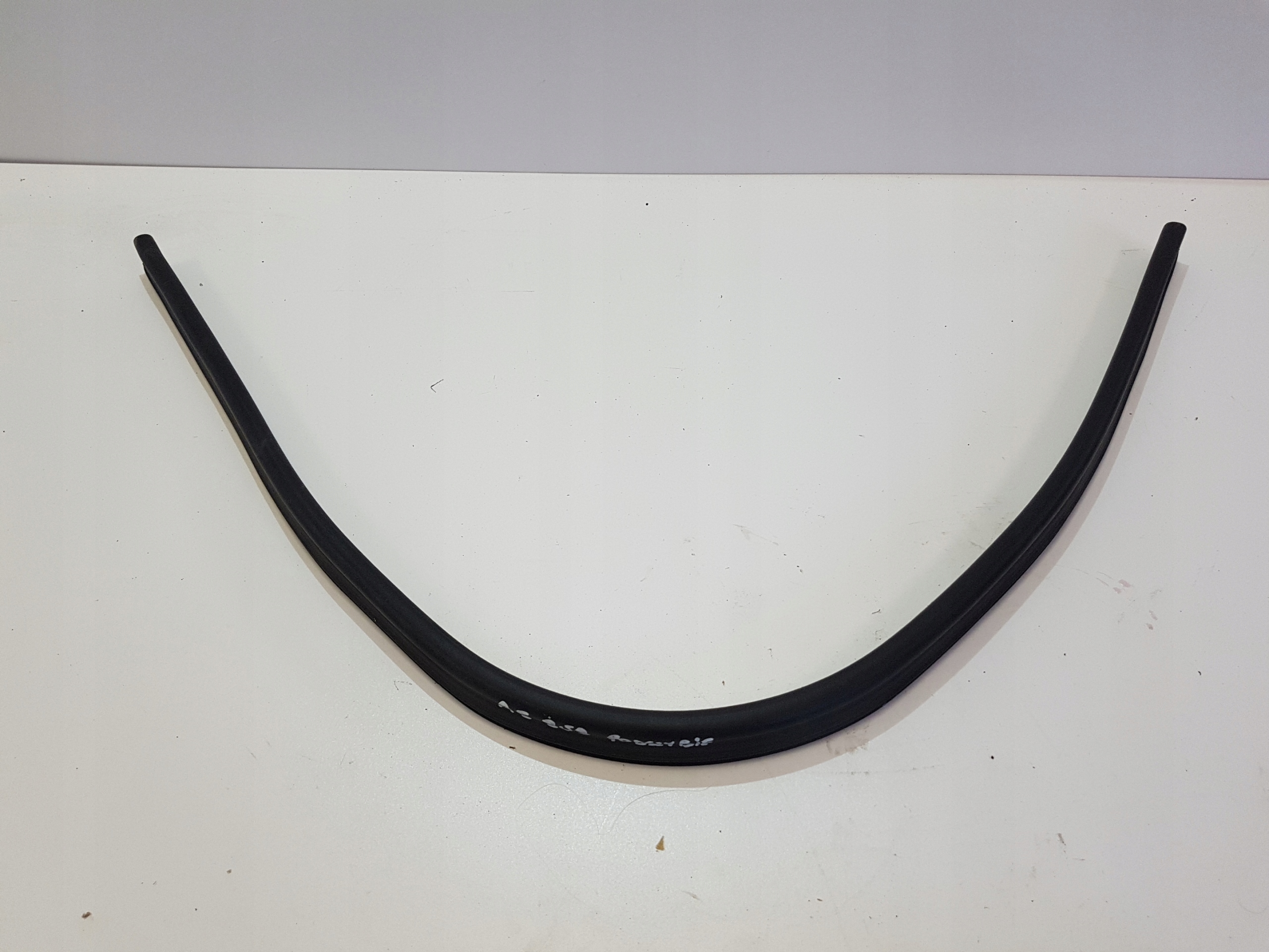 AUDI A5 8W8 uszczelka podszybia komory silnika