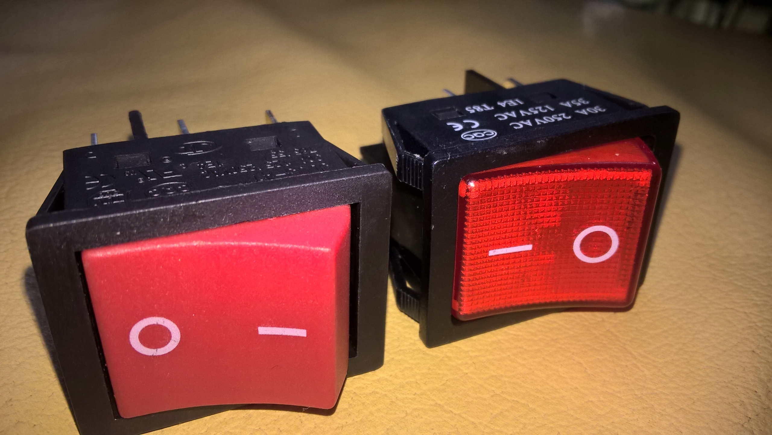 Wyłącznik przełącznik podświetlany 4pin 16A Inverter Prostownik