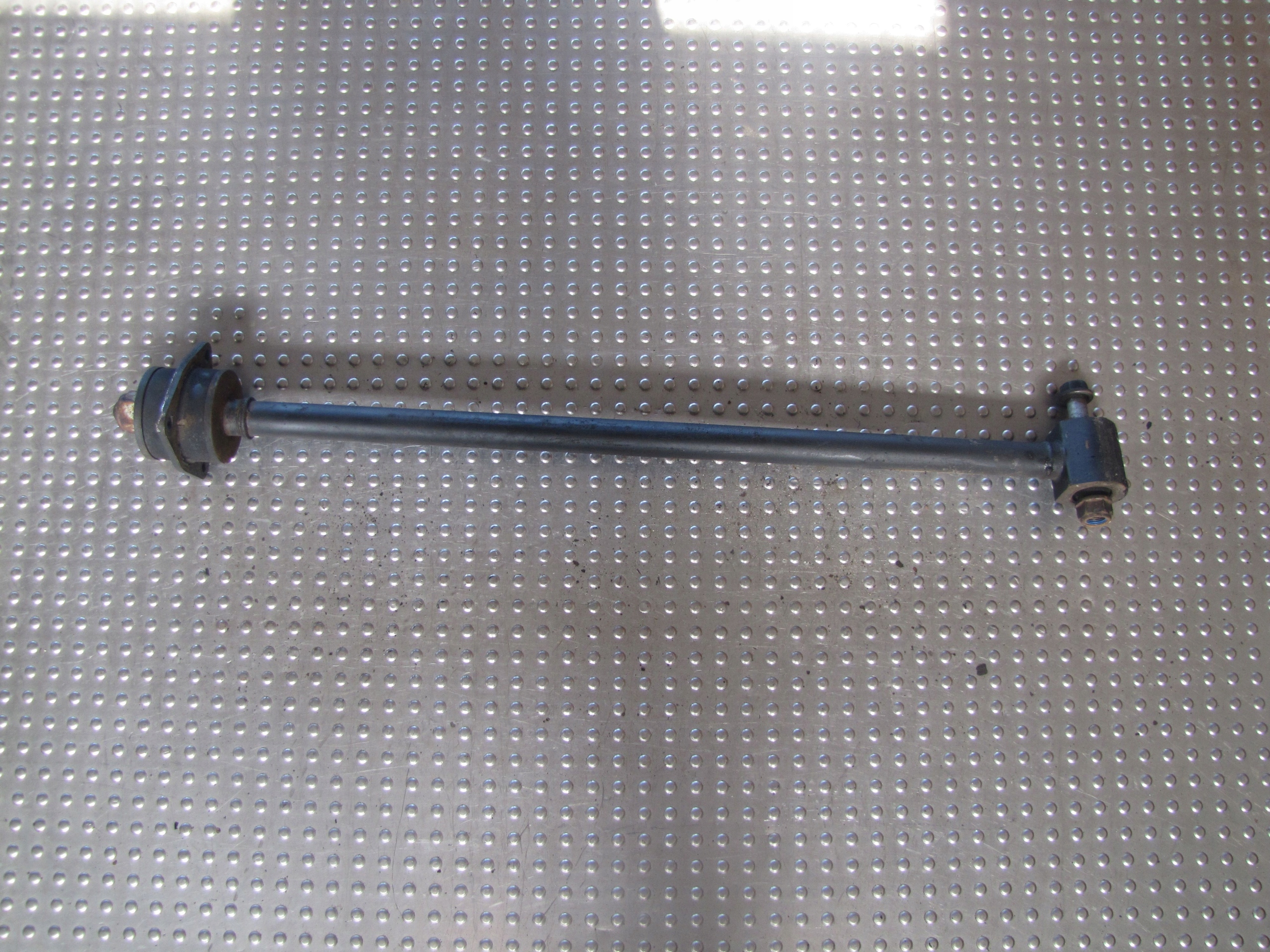 Ленд ровер Defender 90 Puma 14 РИЧАГ DRAZEK ЗАД.