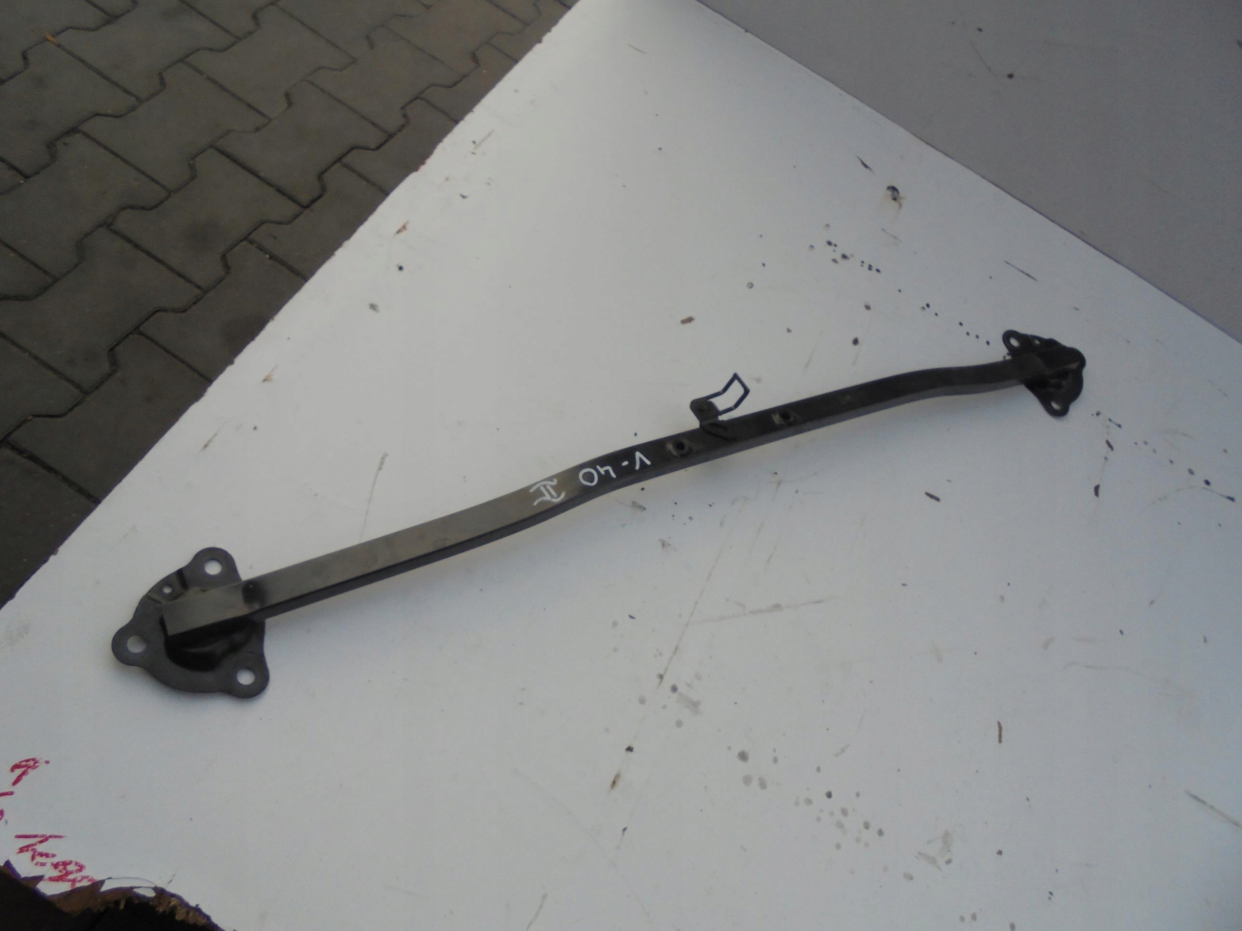 ROZPÓRKA KIELICHÓW VOLVO V40 II