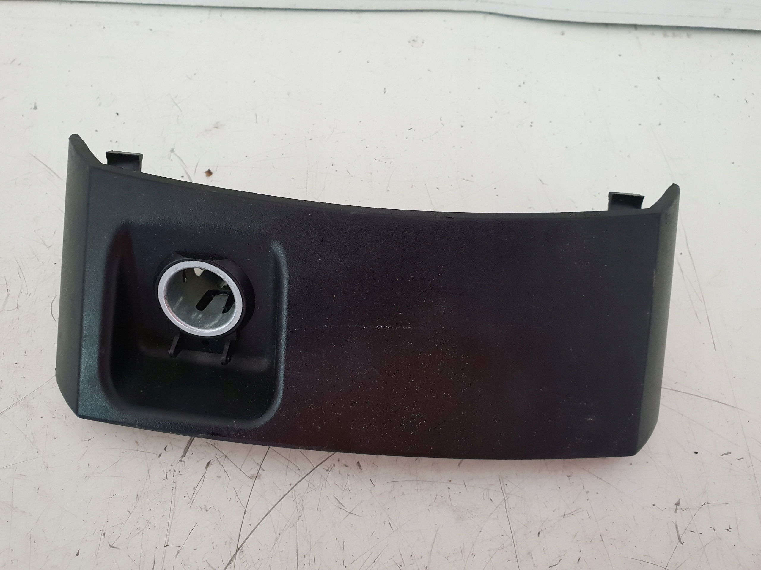 OSŁONA GNIAZDO ZAPALNICZKI MERCEDES R W251 EU