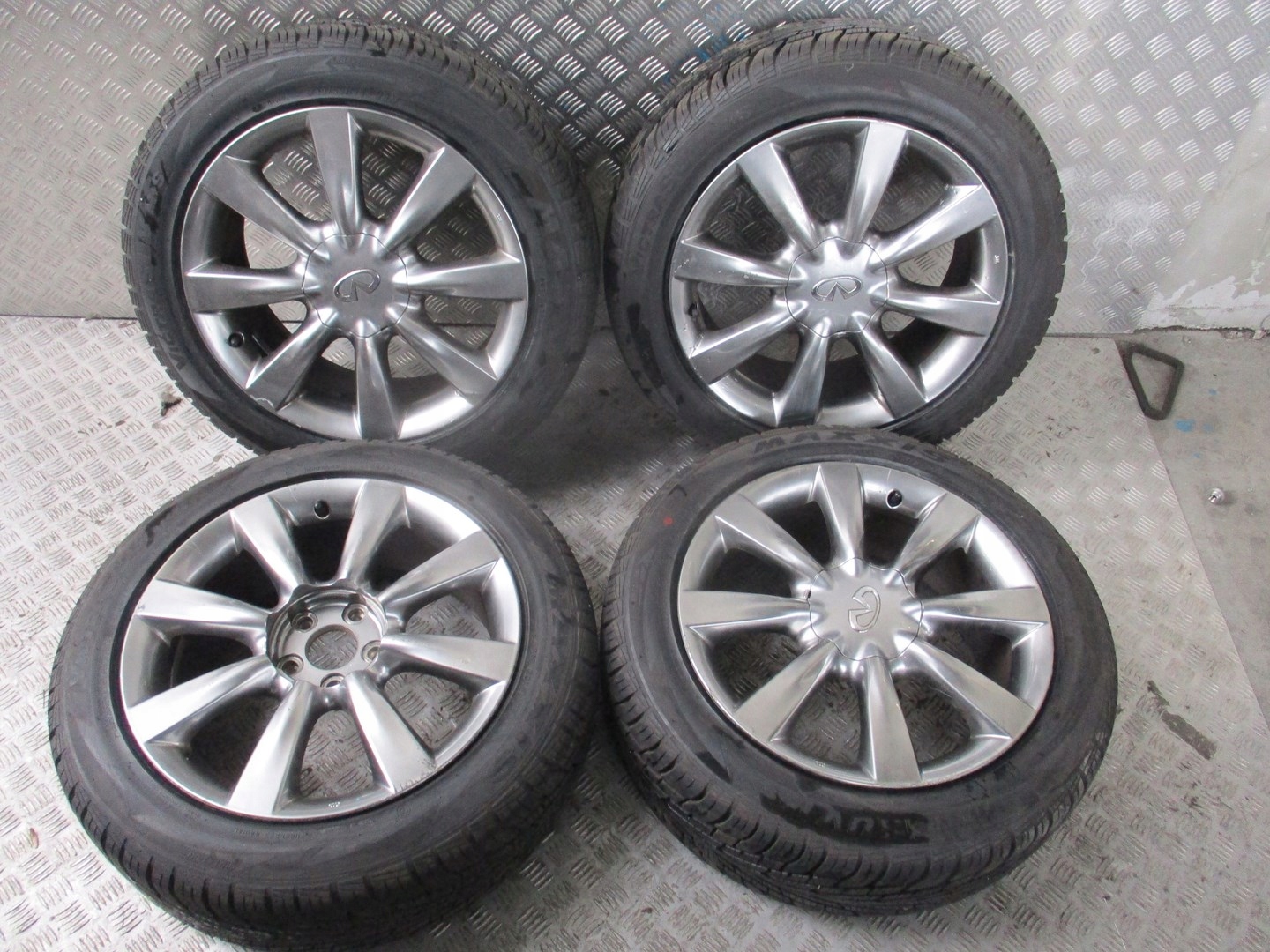 Koła felgi opony INFINITI EX30 R18 M+S 9MM