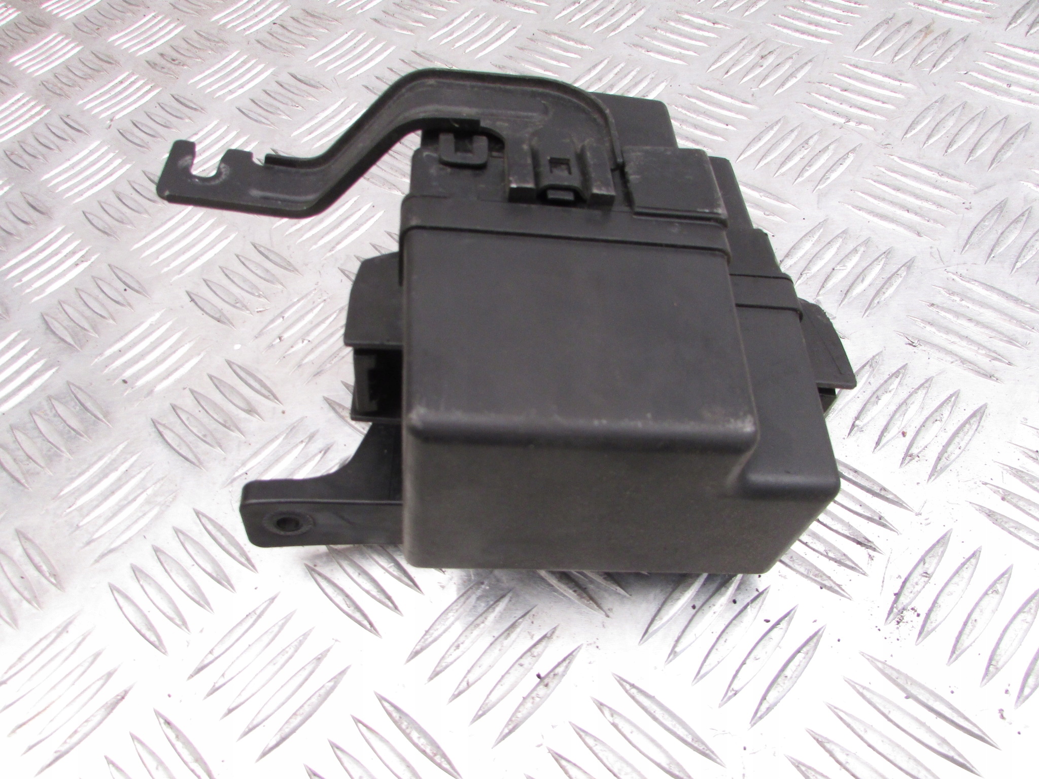 OBUDOWA SKRZYNKA BEZPIECZNIKÓW HYUNDAI I20 13R