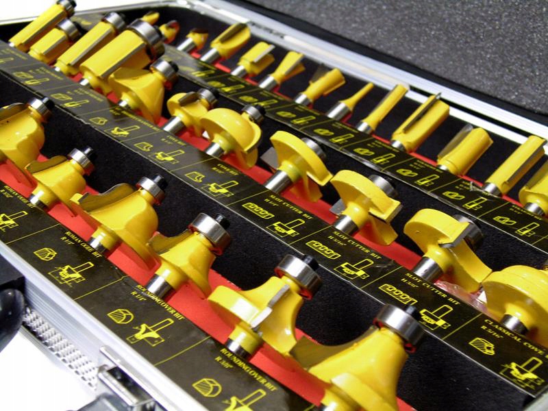 GRAPHITE FREZARKA GÓRNOWRZECIONOWA 59G717 TULEJE 6-8-12mm +FREZY 35 WALIZKA Maksymalna moc 1300 W